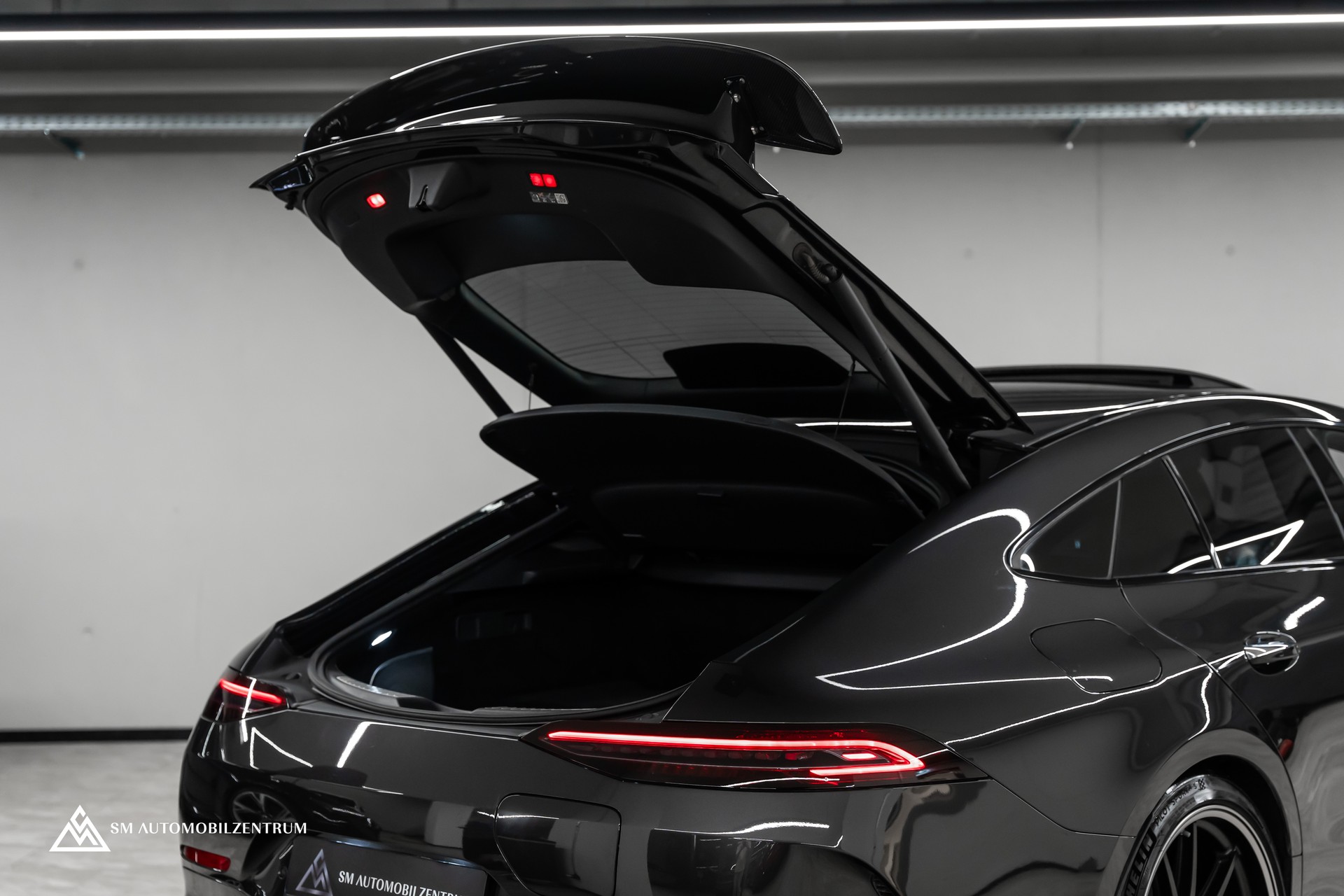 MERCEDES-BENZ AMG GT 63 S E Performance 4matic+ / Aero / Keramikbremsen / Carbon / Panorama-image-15