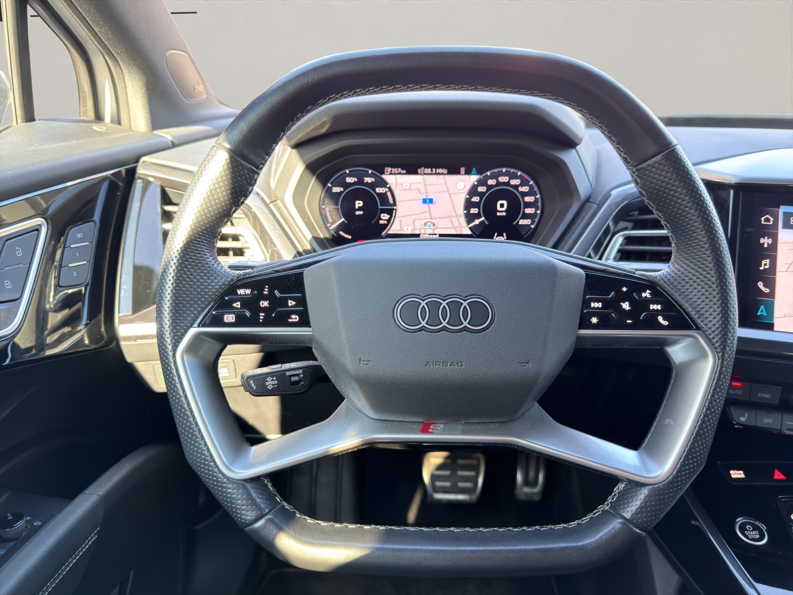 AUDI Q4 e-tron Sportback 50 quattro-image-10