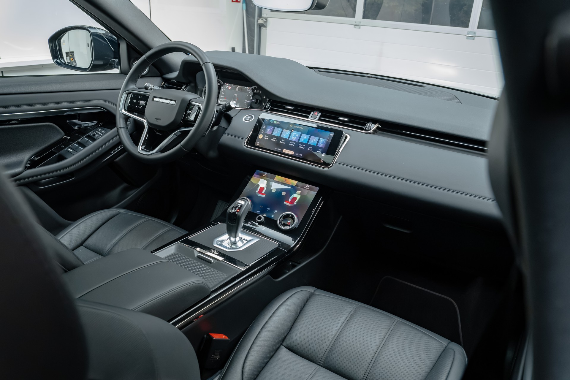 LAND ROVER Range Rover Evoque R-Dynamic P 200 SE Black Editon-image-7