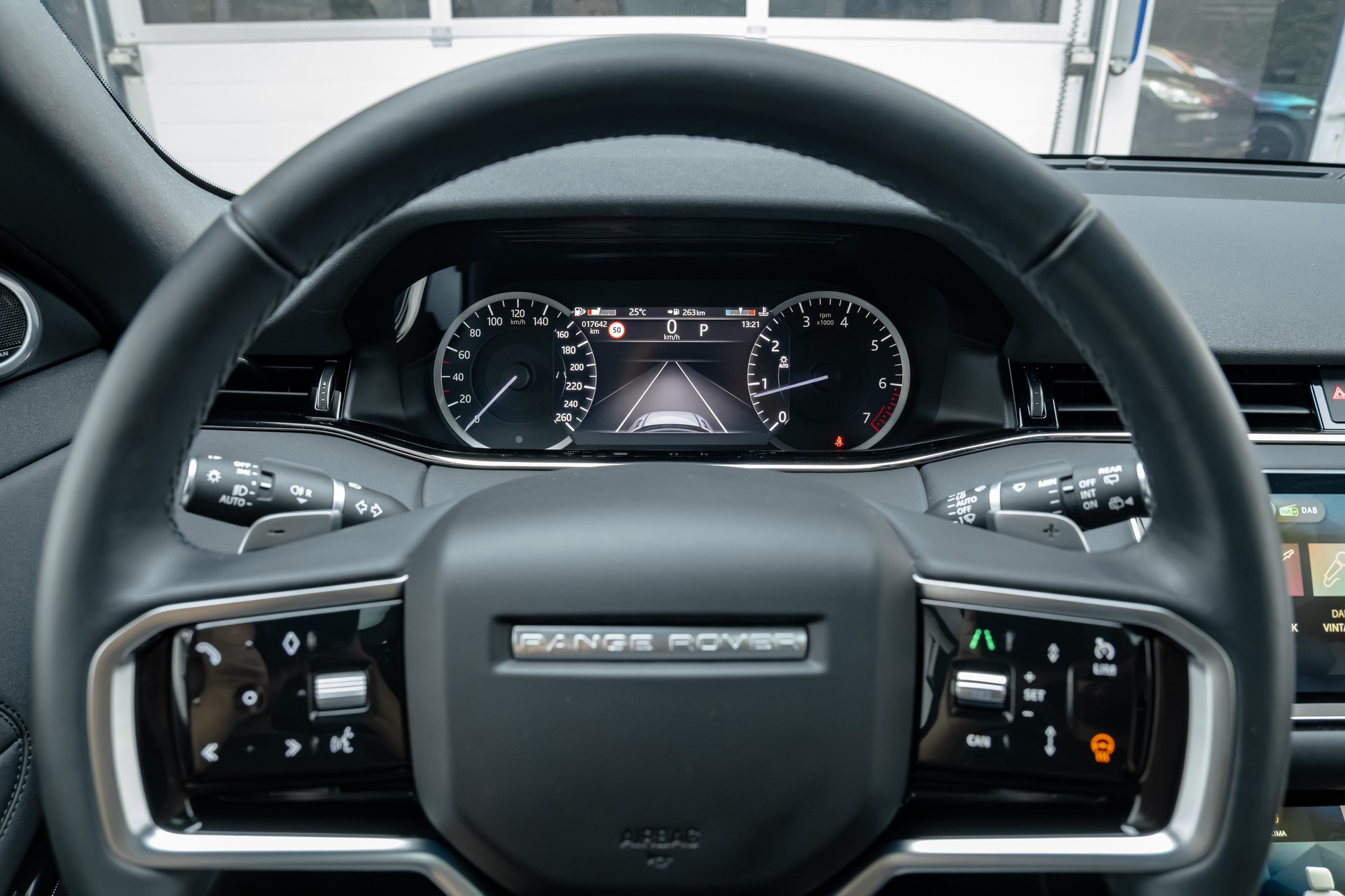 LAND ROVER Range Rover Evoque R-Dynamic P 200 SE Black Editon-image-12