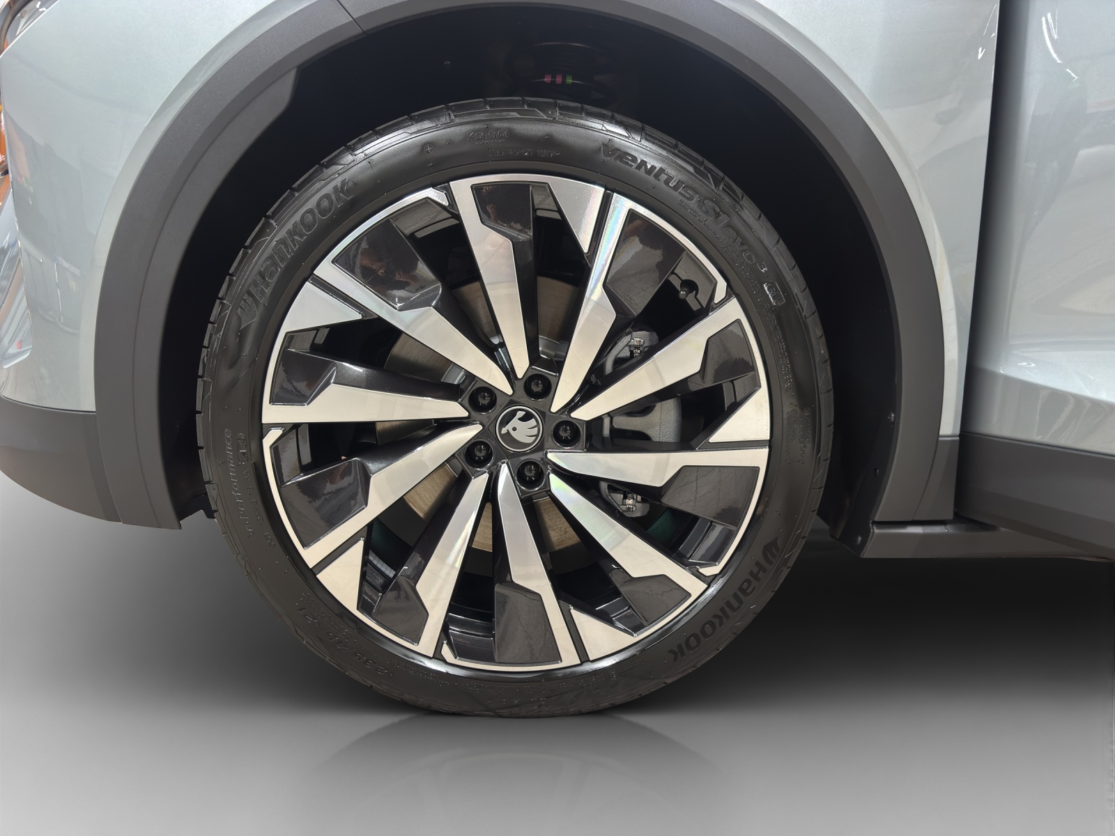 SKODA Elroq 85x Sportline 4x4-image-13