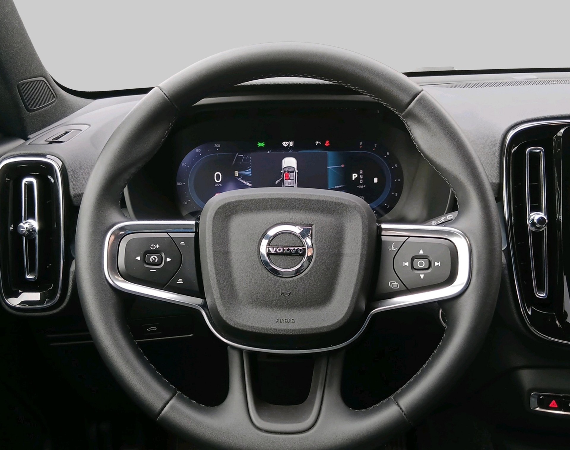 VOLVO XC40 2.0 B3 MH Plus Dark-image-11