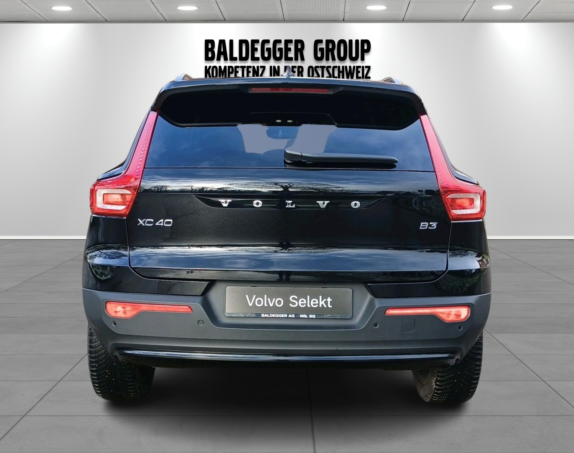 VOLVO XC40 2.0 B3 MH Plus Dark-image-9