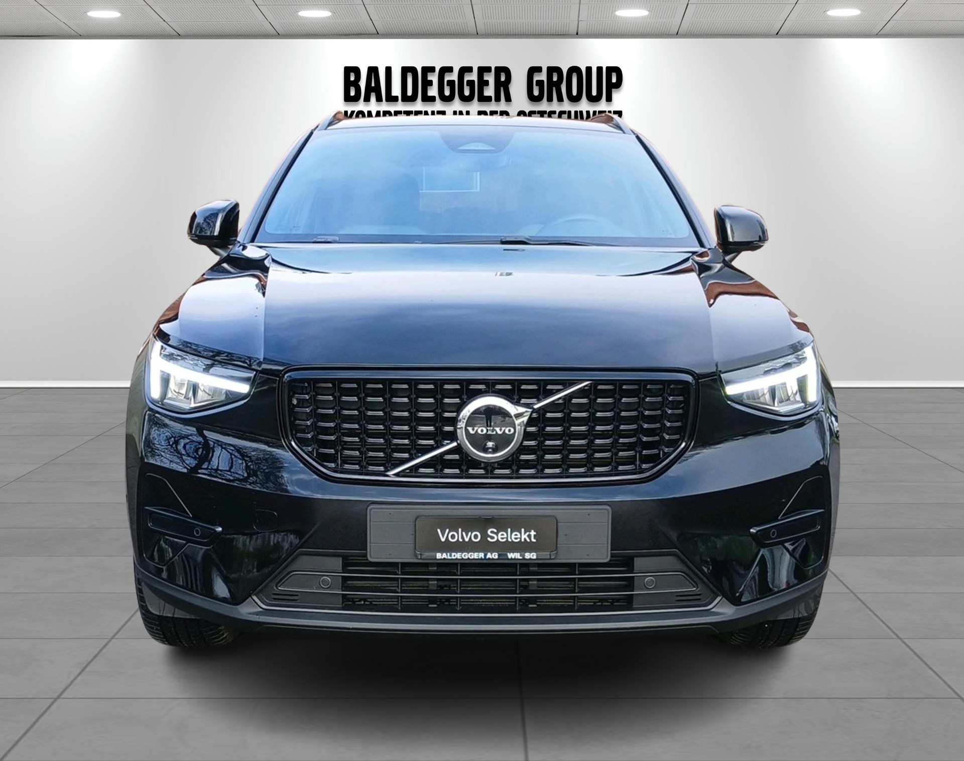 VOLVO XC40 2.0 B3 MH Plus Dark-image-7
