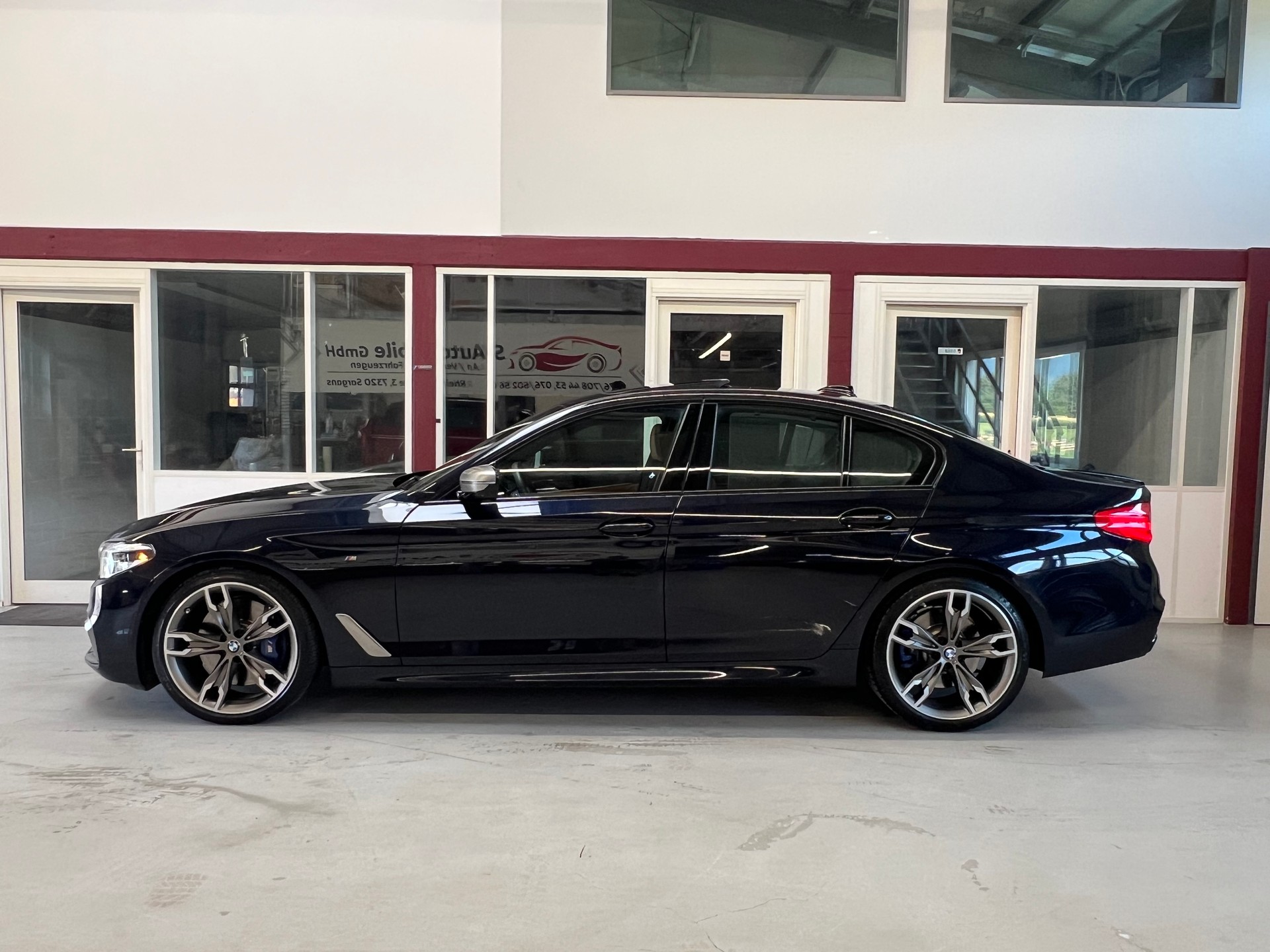 BMW M550i xDrive Steptronic-image-3