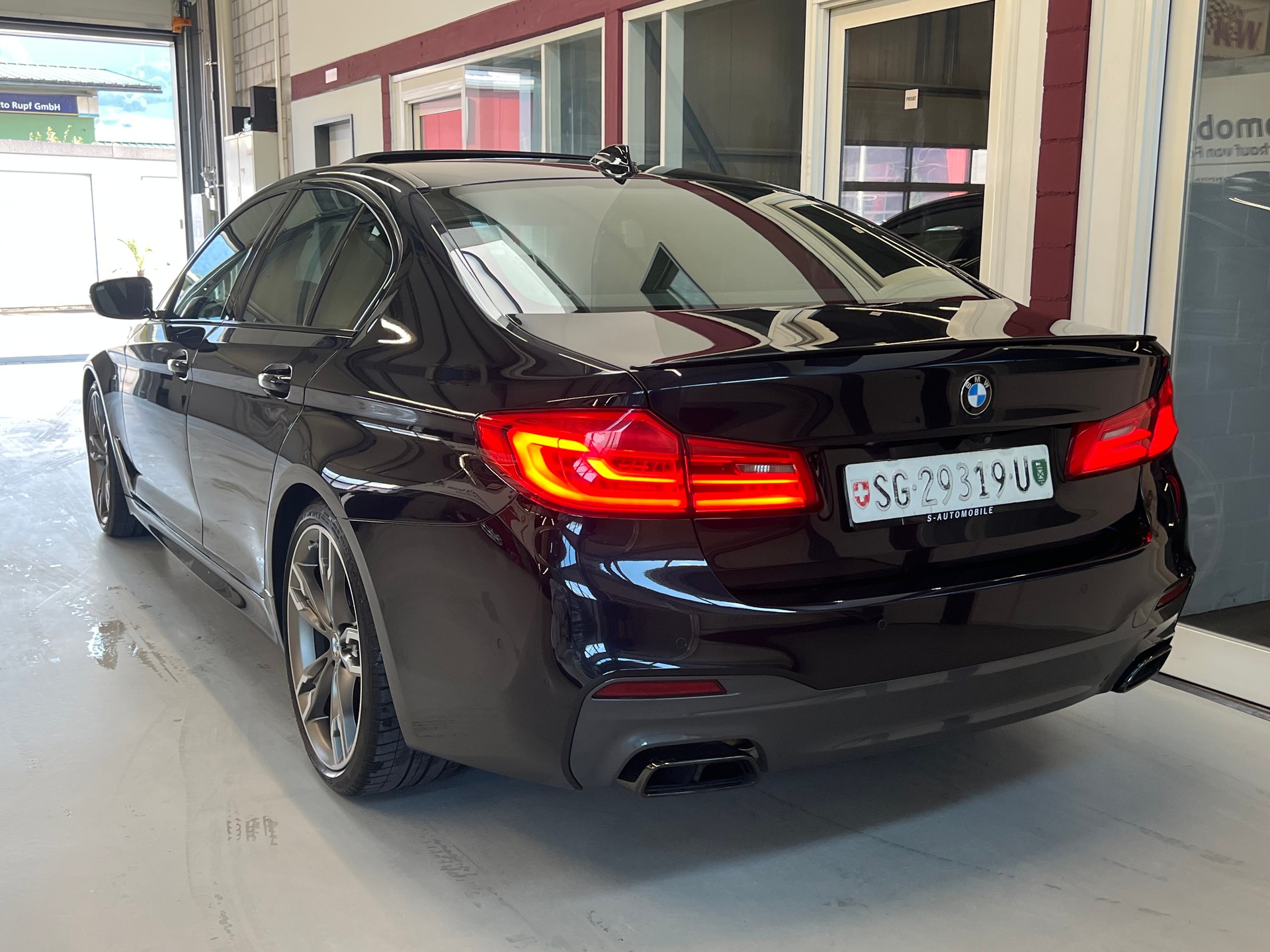 BMW M550i xDrive Steptronic-image-5