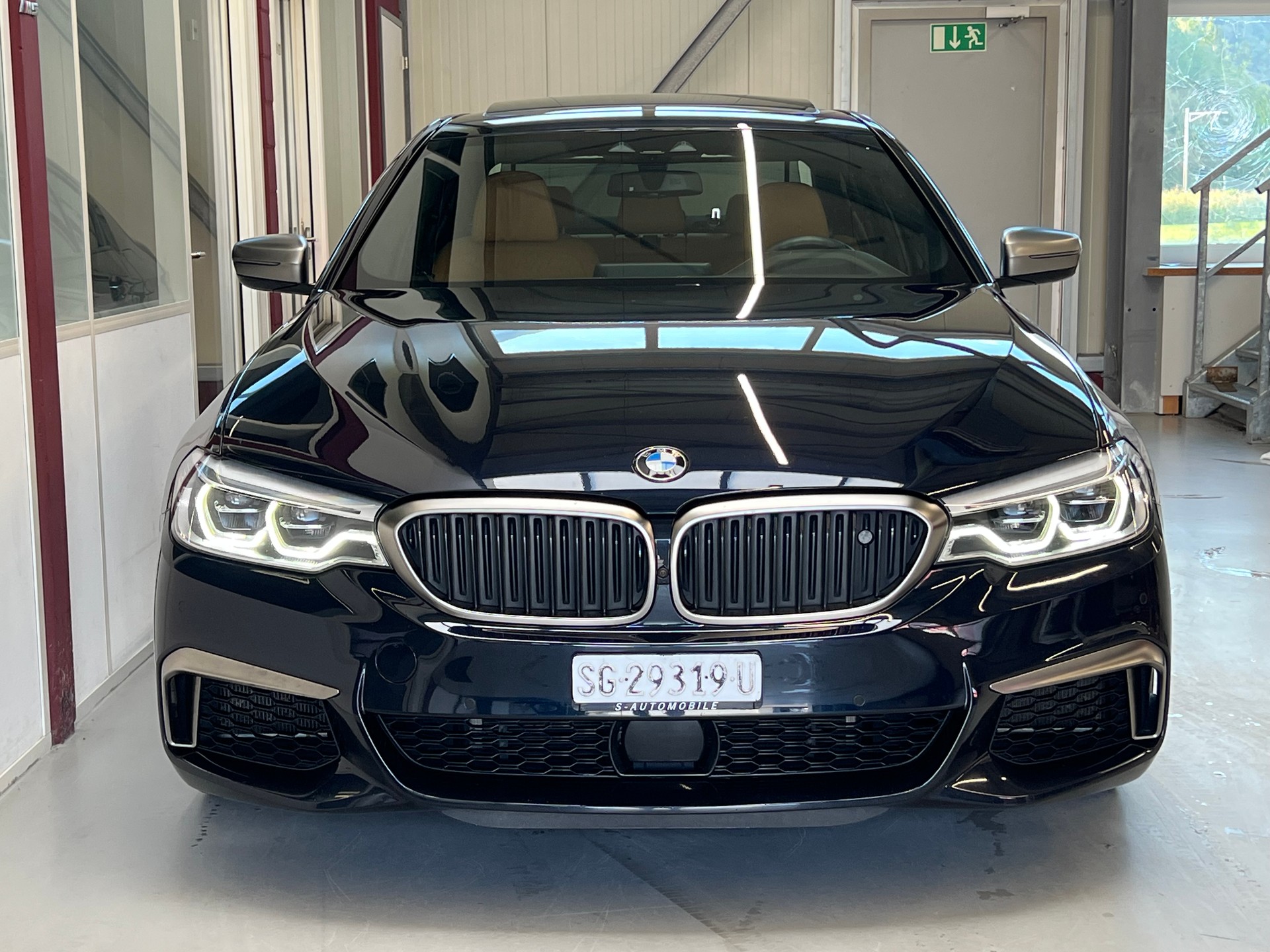 BMW M550i xDrive Steptronic-image-1