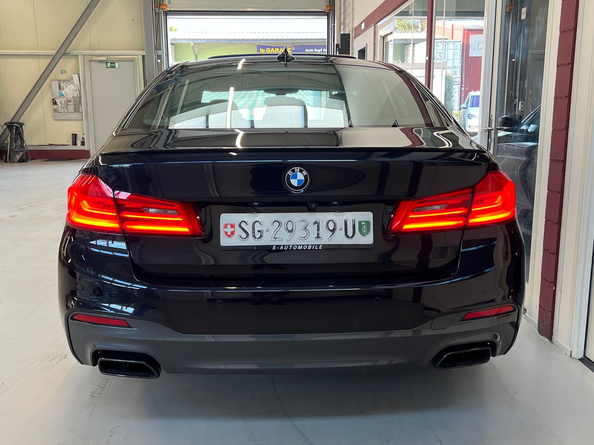 BMW M550i xDrive Steptronic-image-6