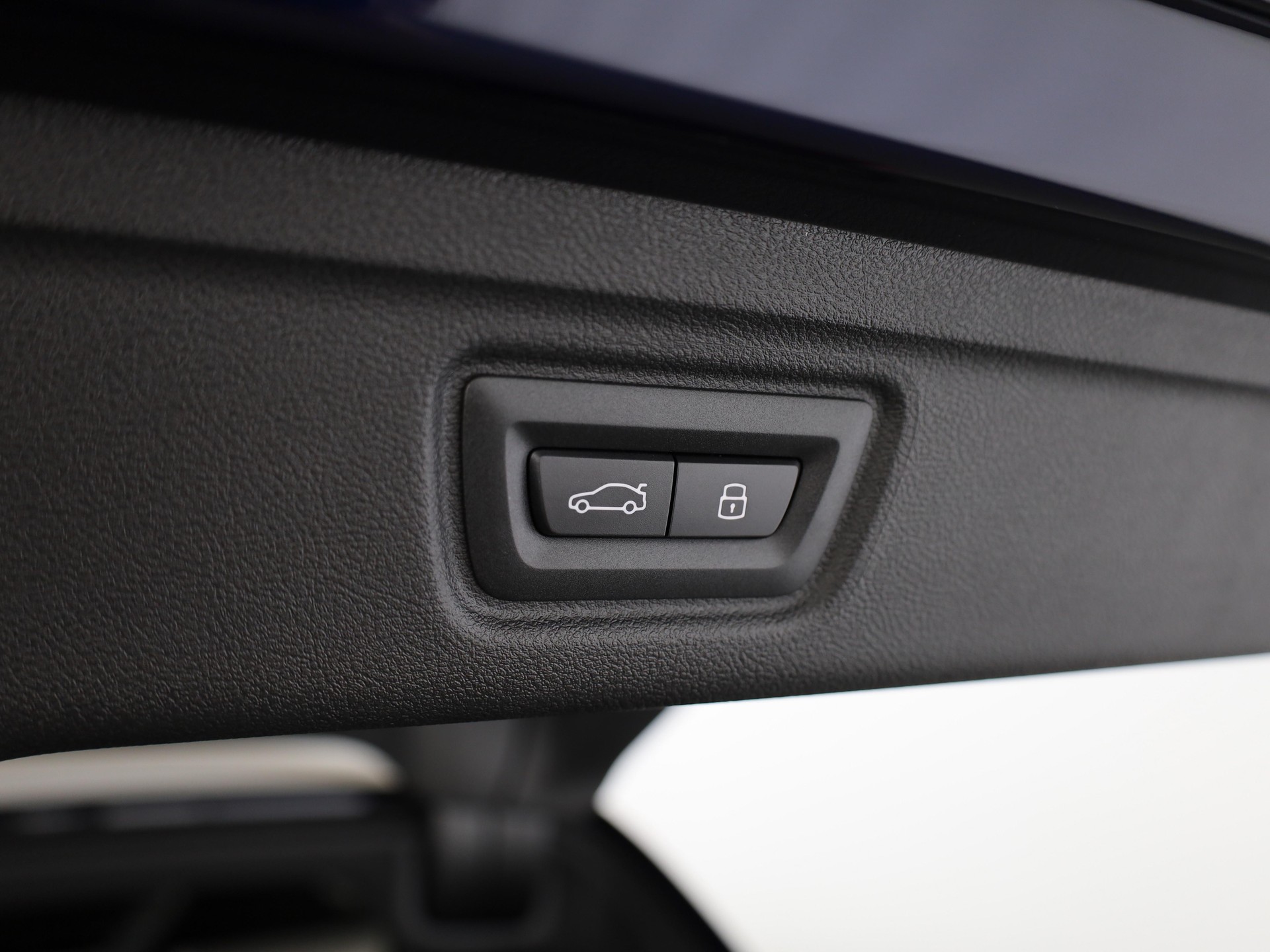 BMW M3 Competition xDrive Touring-image-10