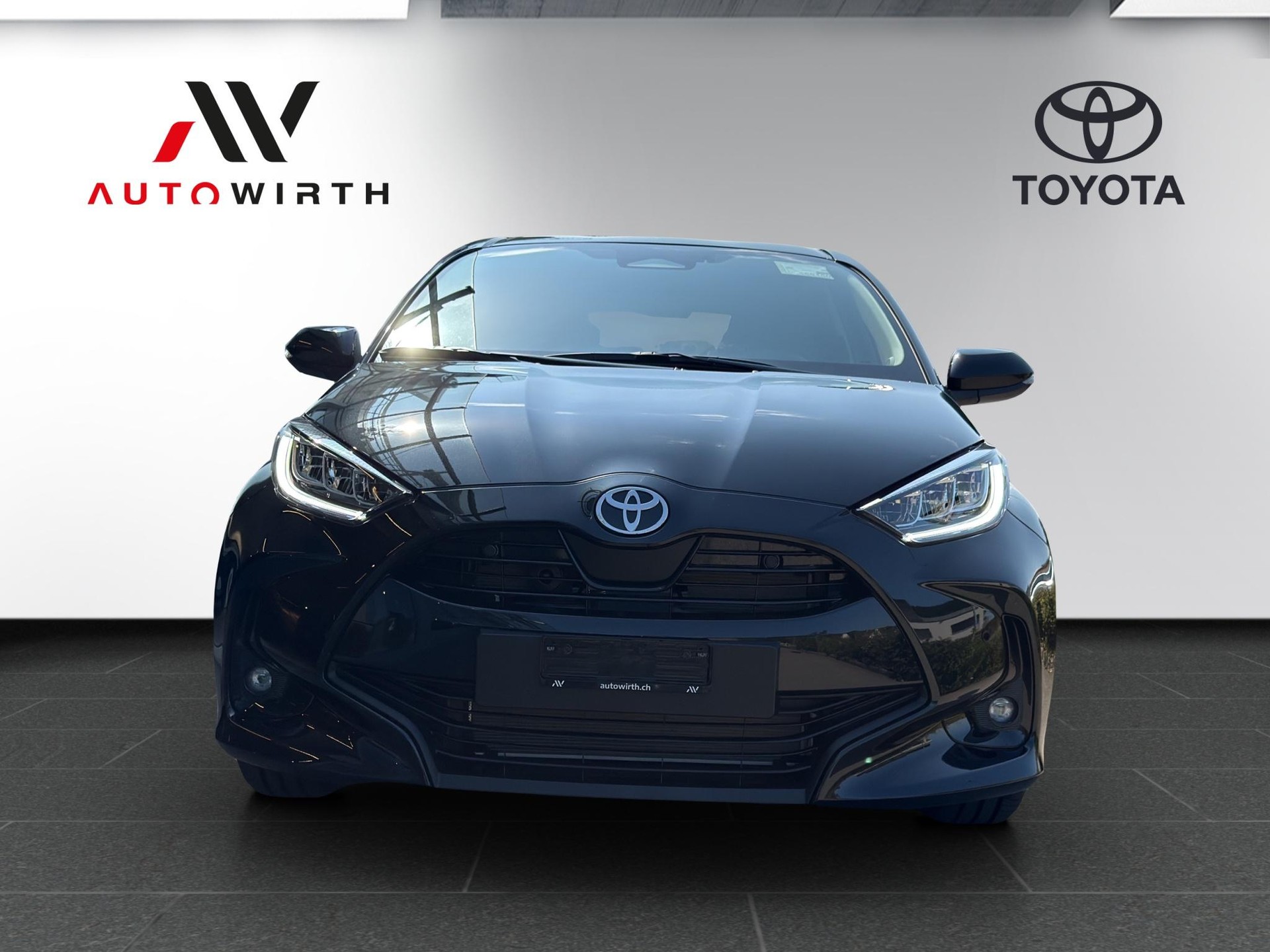 TOYOTA Yaris 1.5 VVT-i HSD Trend-image-1