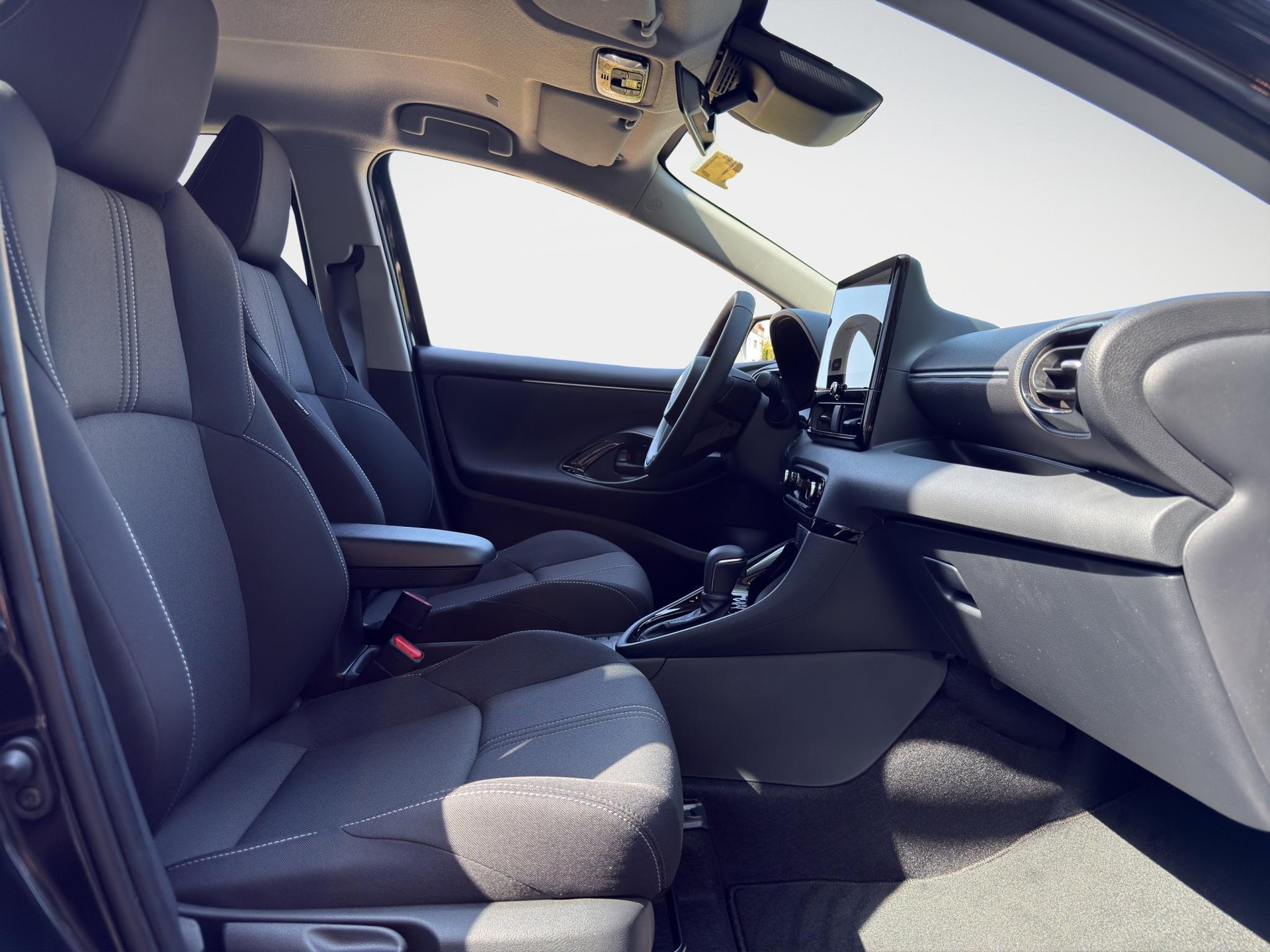 TOYOTA Yaris 1.5 VVT-i HSD Trend-image-15