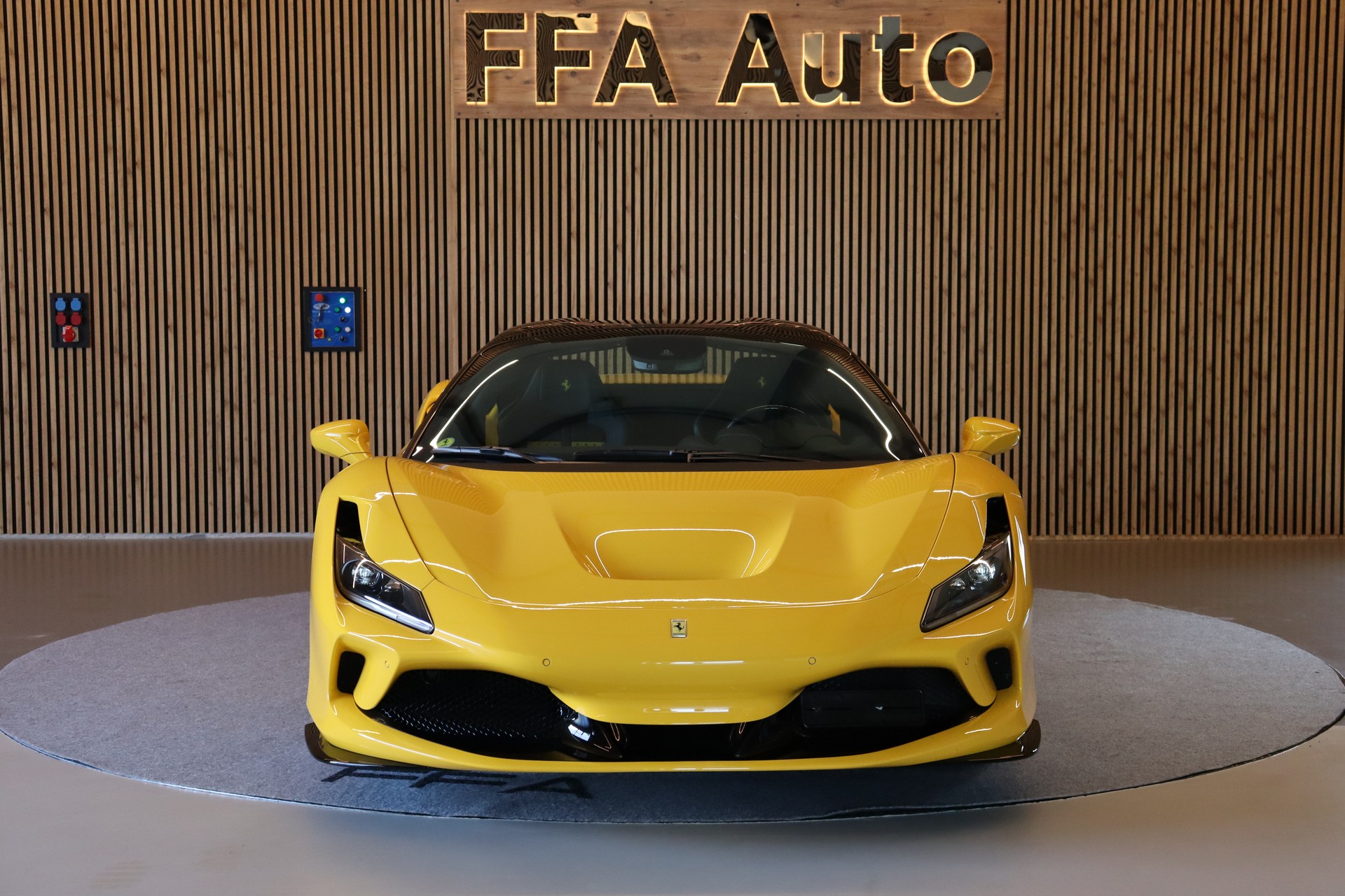 FERRARI F8 Spider-showroom-element-1