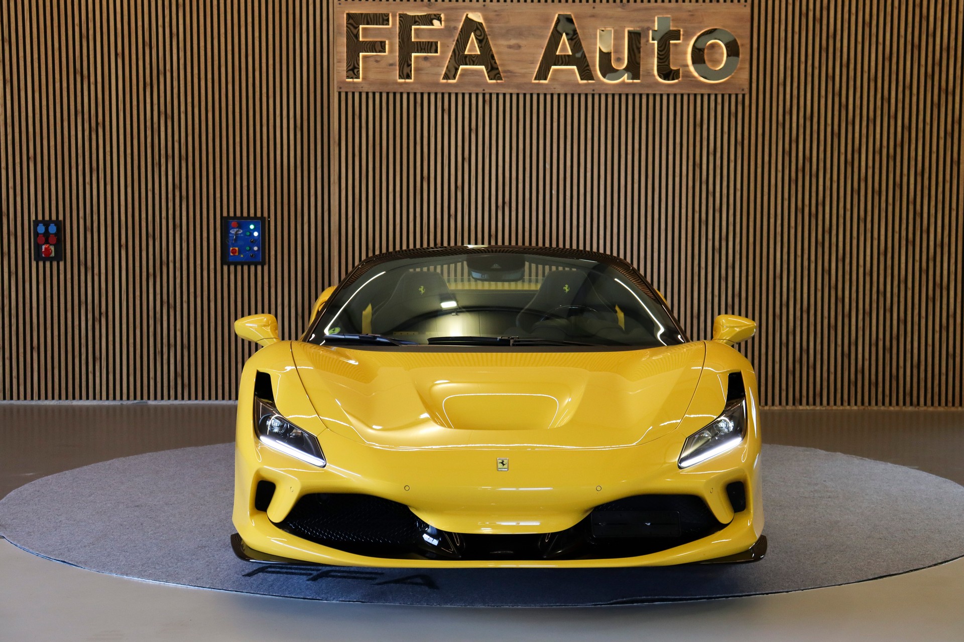 FERRARI F8 Spider-showroom-element-3