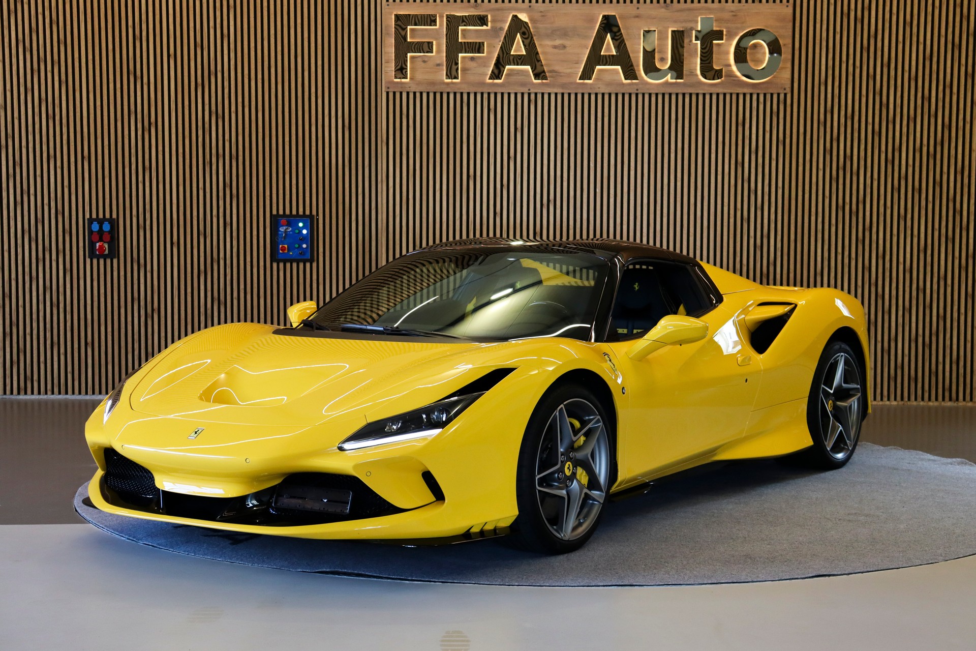 FERRARI F8 Spider