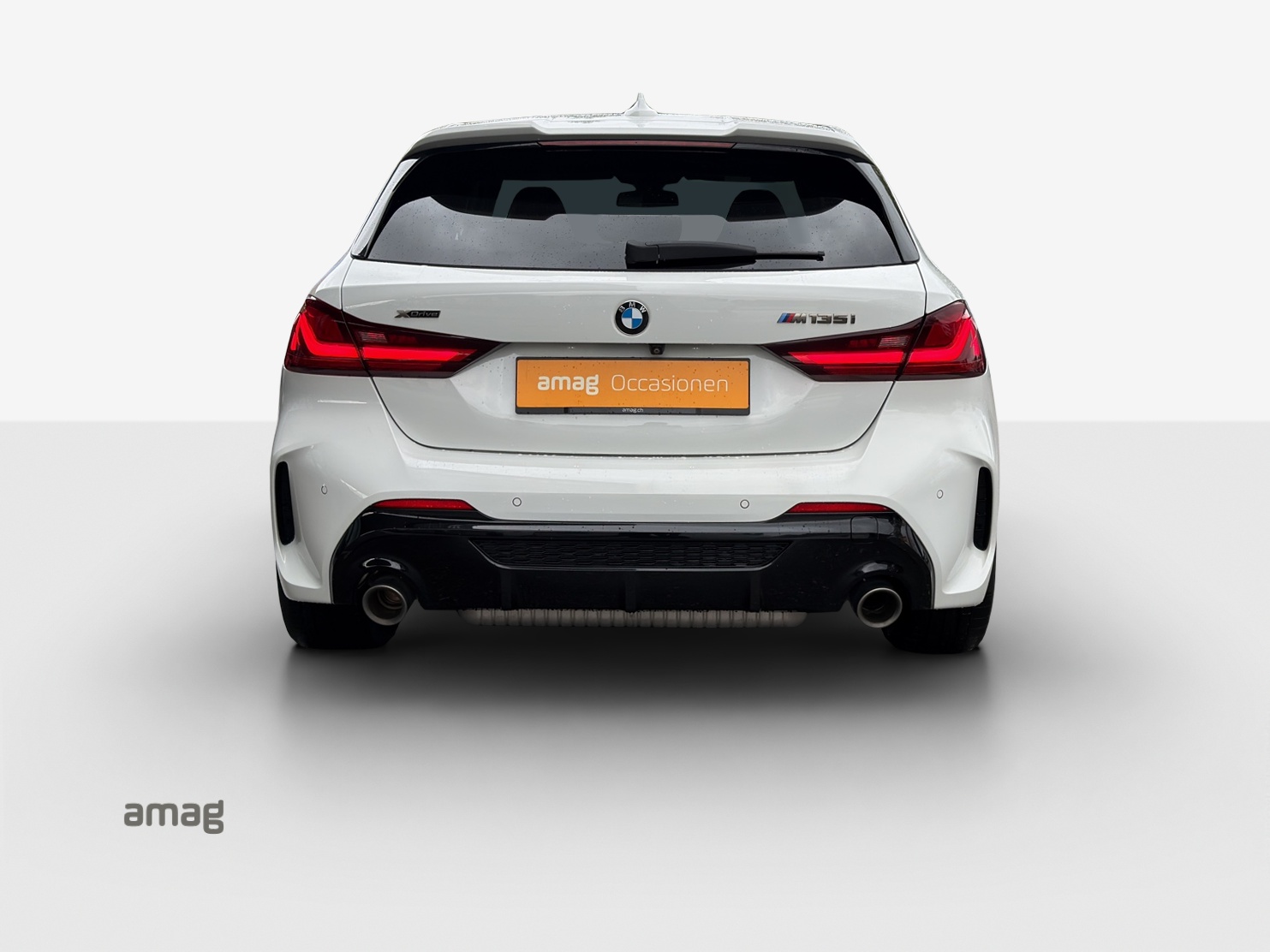 BMW M135i xDrive Steptronic-showroom-element-3
