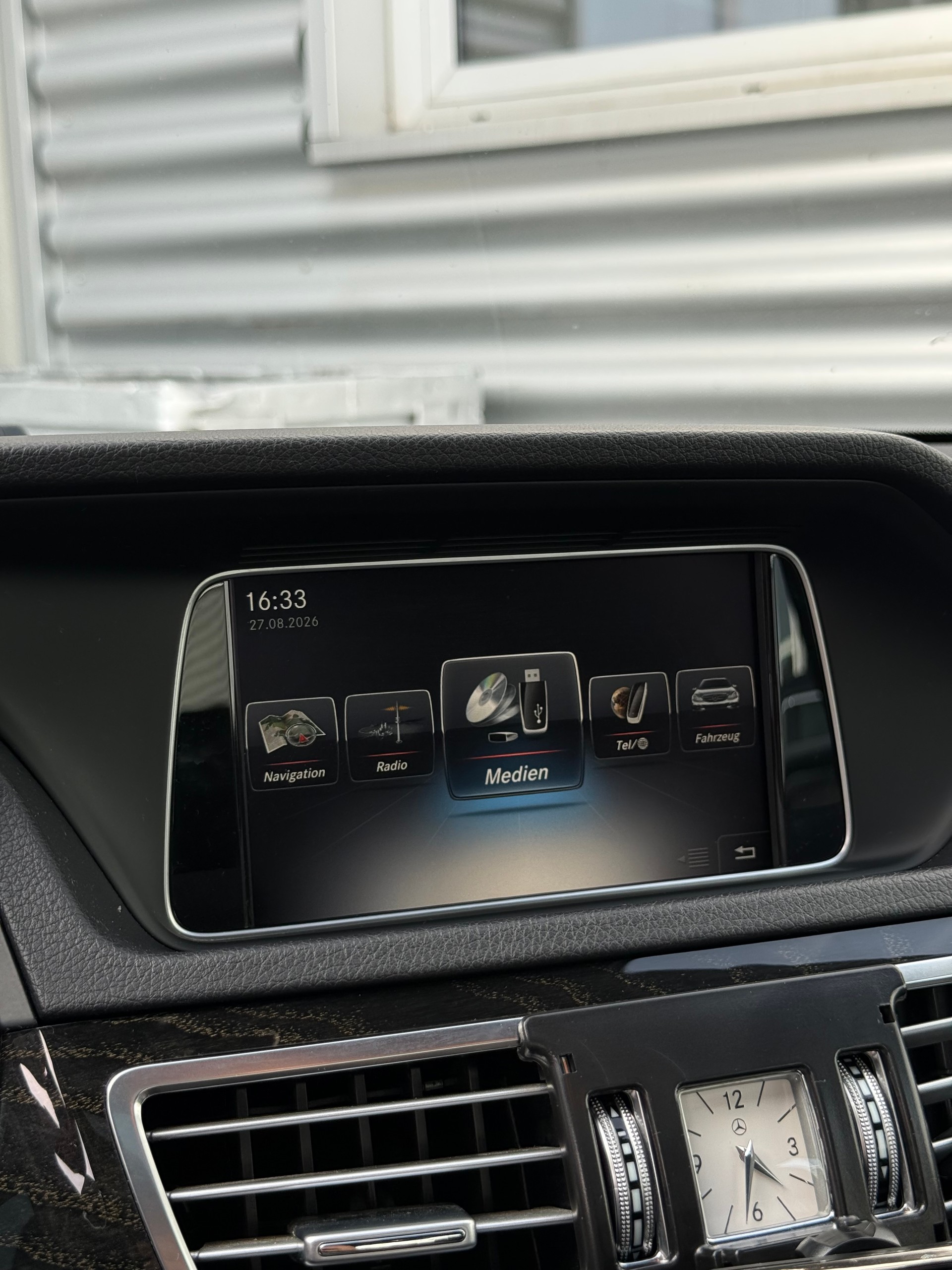 MERCEDES-BENZ E 350 4Matic 7G-Tronic AMG-Line-image-16