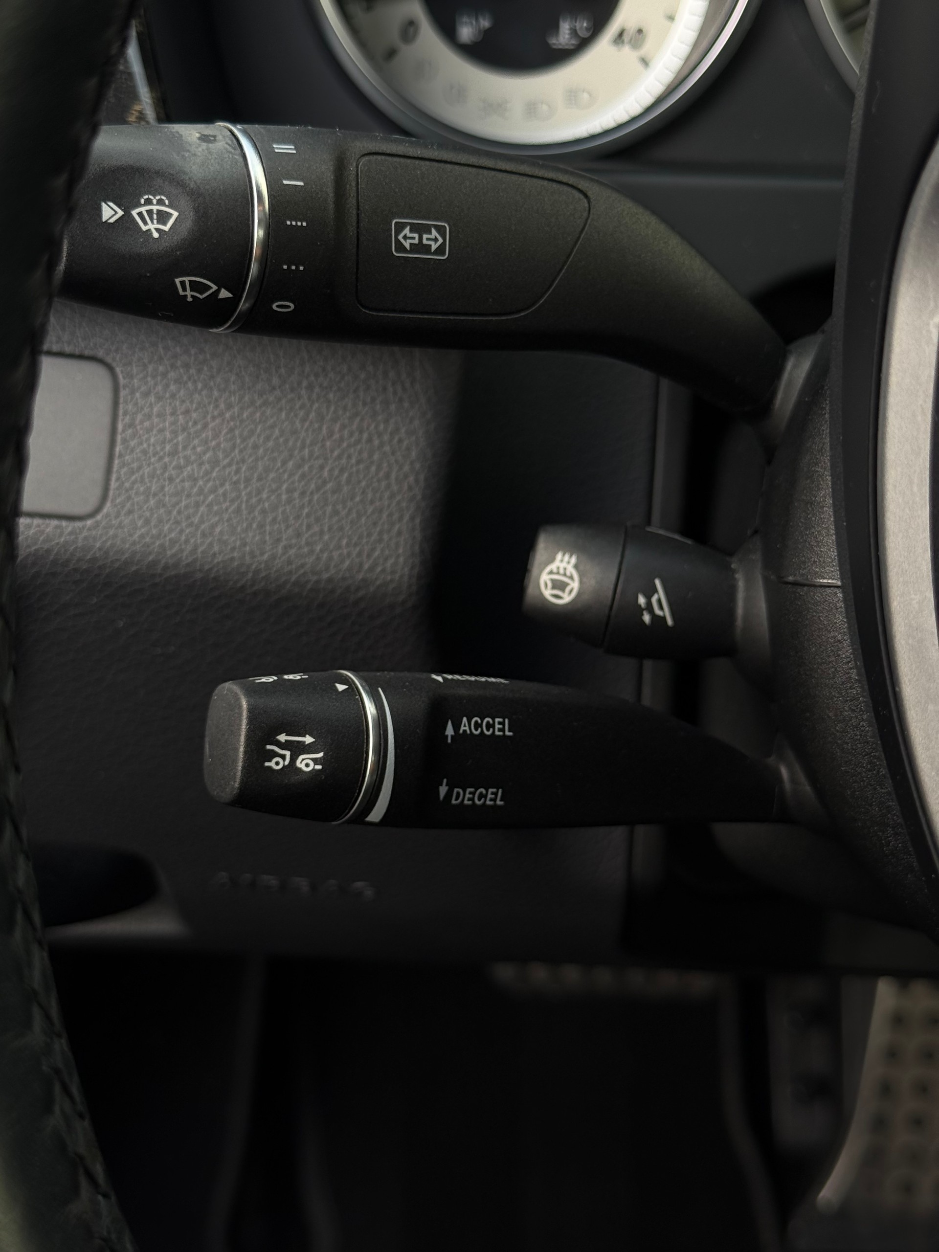 MERCEDES-BENZ E 350 4Matic 7G-Tronic AMG-Line-image-10