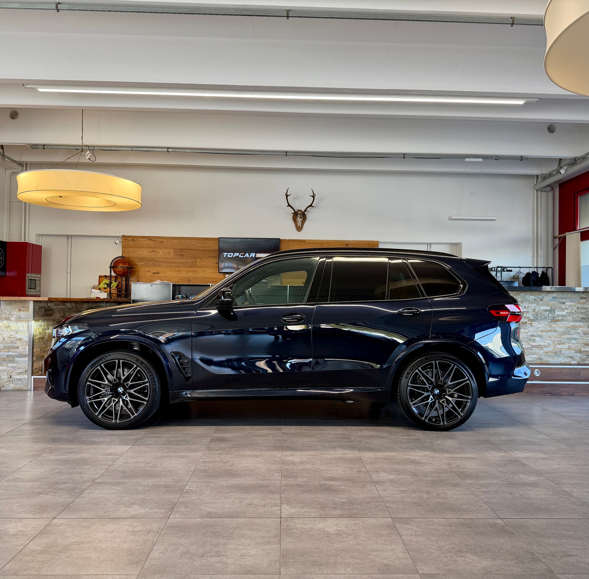 BMW X5M Competition-showroom-element-2