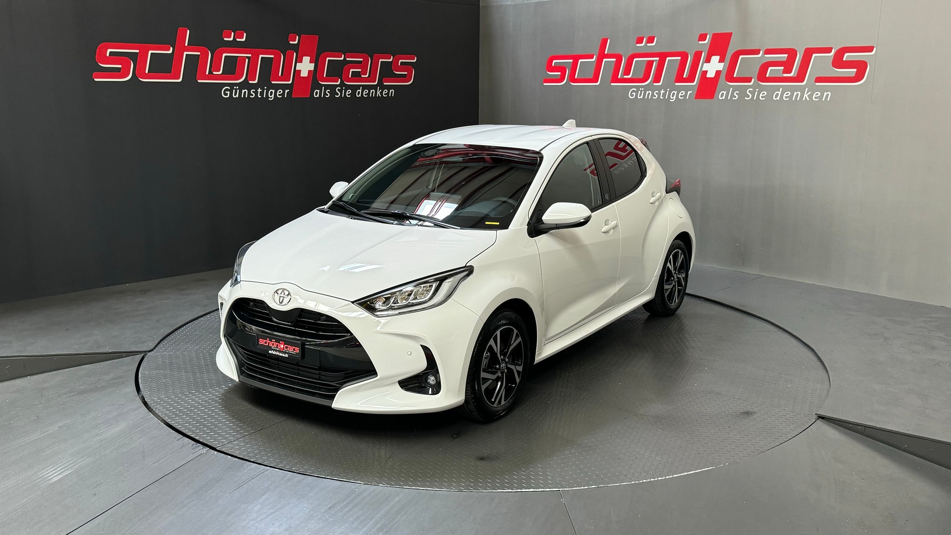 TOYOTA Yaris 1.5 Trend e-CVT-showroom-element-1