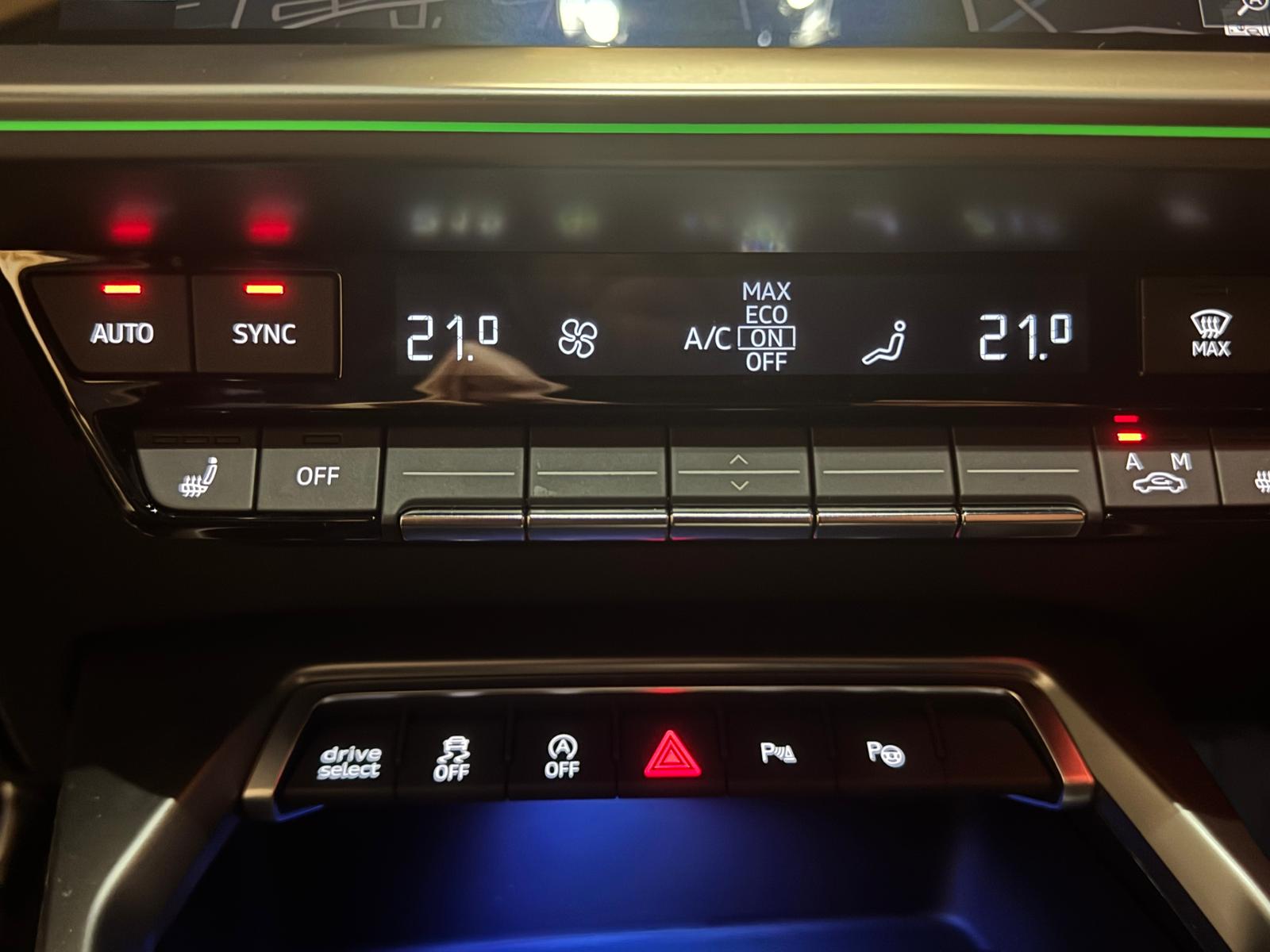 AUDI RS3 Sportback 2.5 TSI quattro S-tronic-image-25