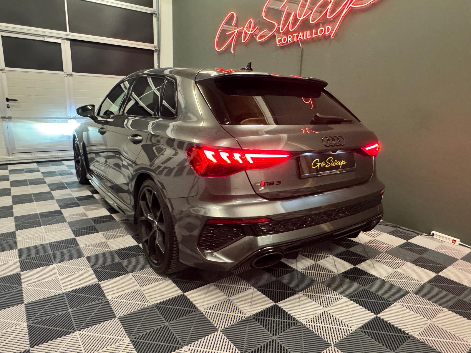AUDI RS3 Sportback 2.5 TSI quattro S-tronic-showroom-element-3