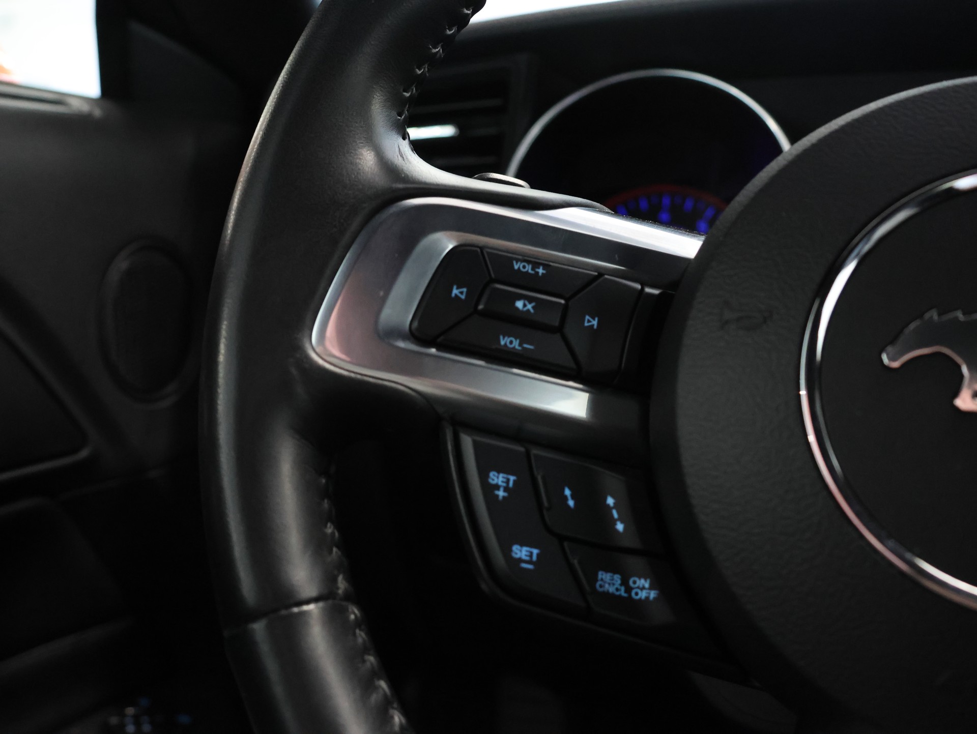 FORD Mustang Fastback 5.0 V8 GT 55 Automat-image-16