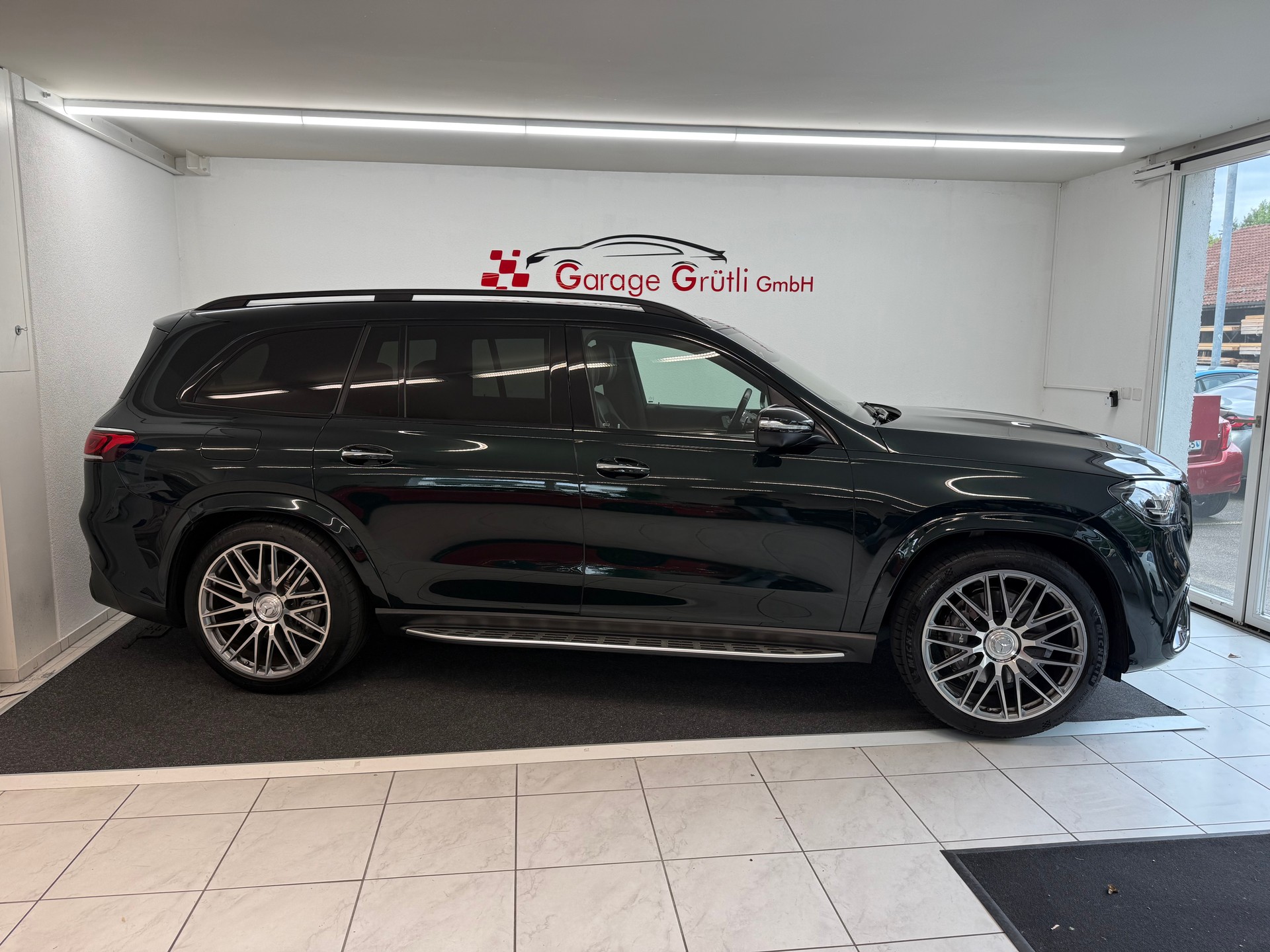MERCEDES-BENZ GLS 63 AMG 4matic+-showroom-element-1
