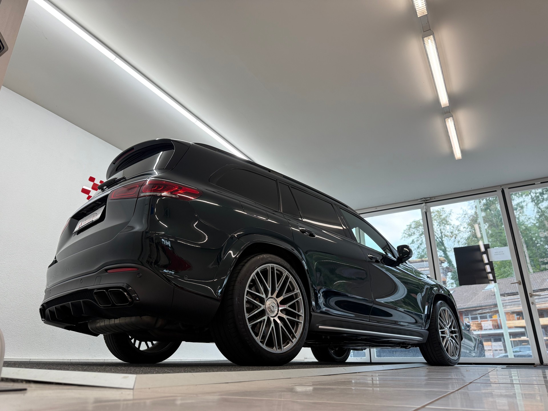 MERCEDES-BENZ GLS 63 AMG 4matic+-showroom-element-3