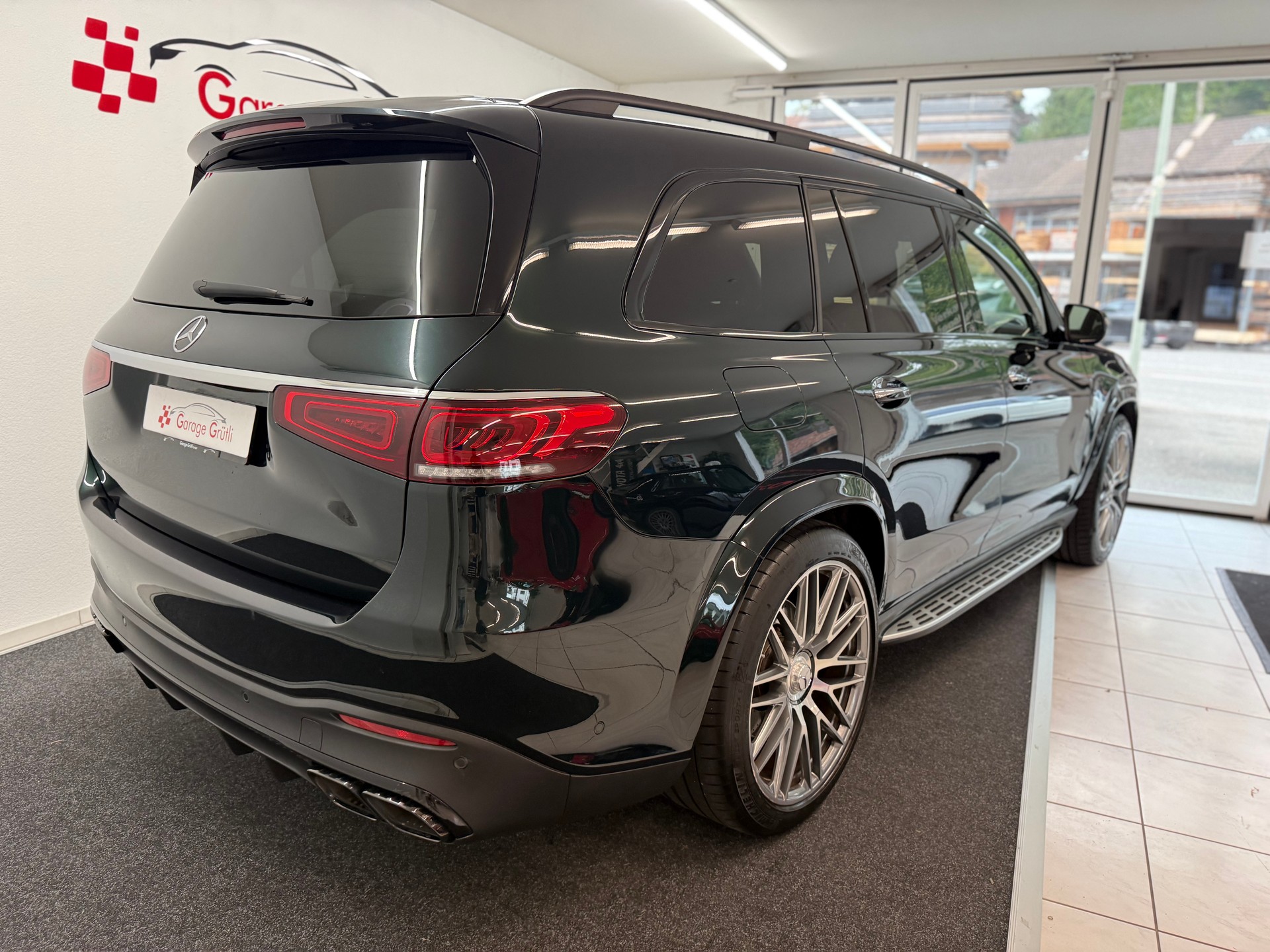 MERCEDES-BENZ GLS 63 AMG 4matic+-showroom-element-2