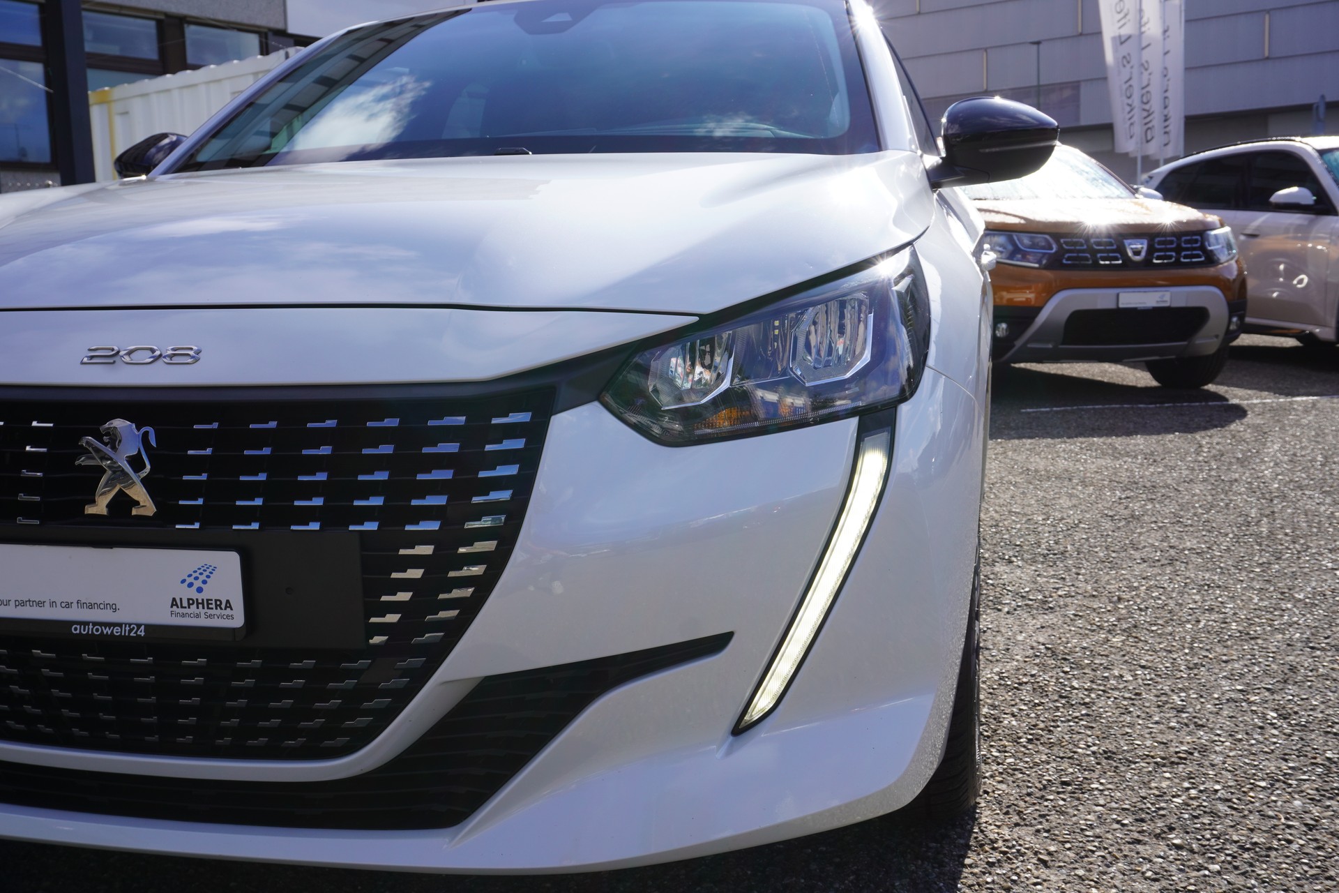 PEUGEOT 208 1.2 PureTech Allure Pack EAT8-image-32