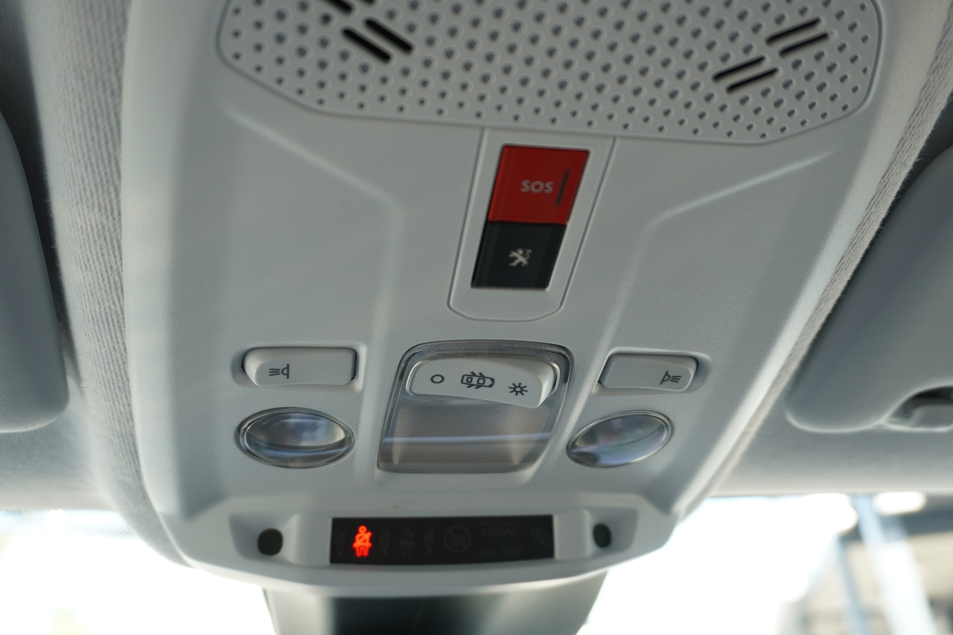 PEUGEOT 208 1.2 PureTech Allure Pack EAT8-image-30