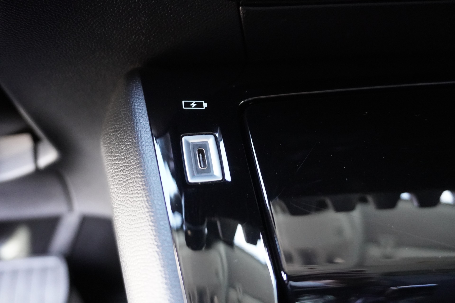 PEUGEOT 208 1.2 PureTech Allure Pack EAT8-image-15