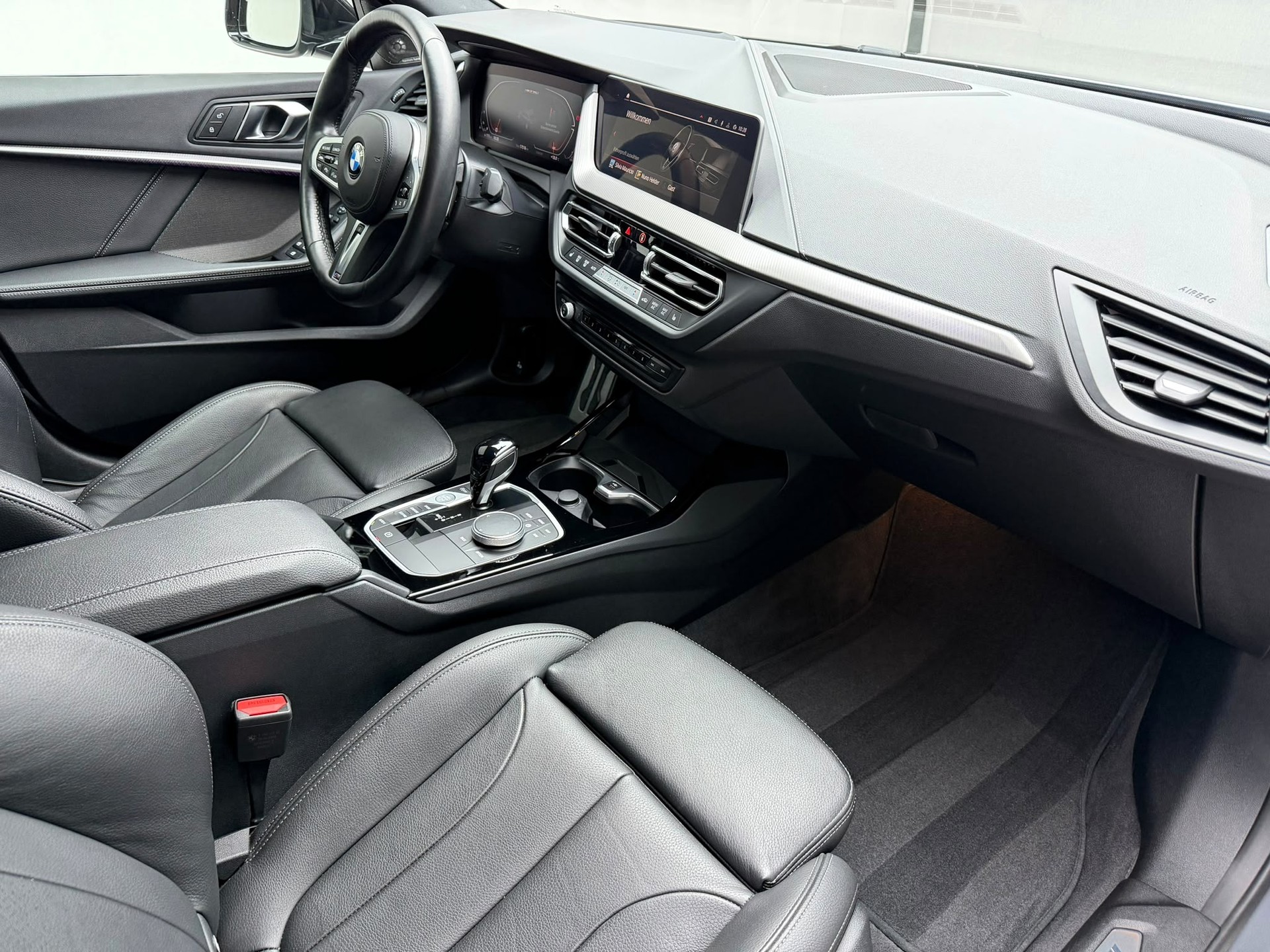 BMW M235i Gran Coupé xDrive Swiss Performance Steptronic-image-8