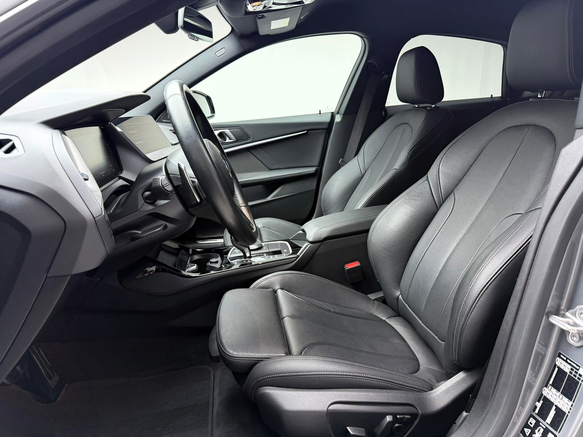 BMW M235i Gran Coupé xDrive Swiss Performance Steptronic-image-9