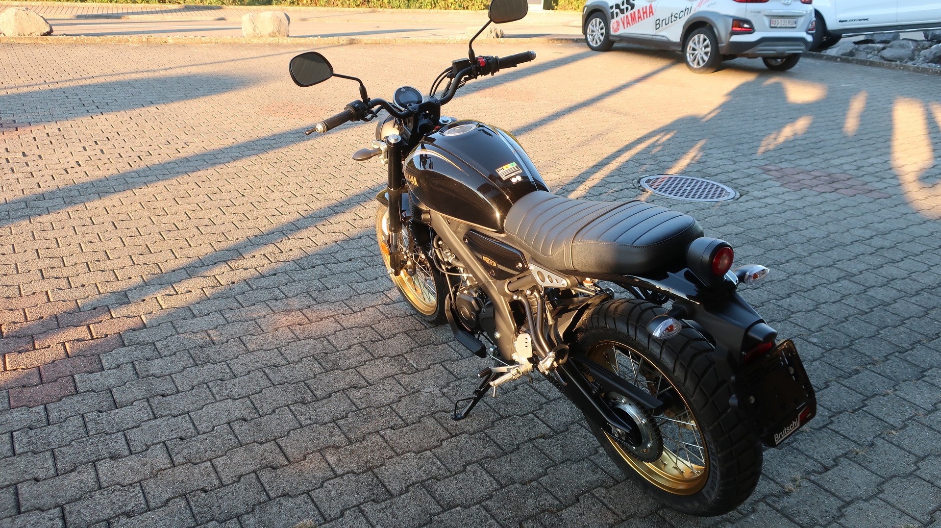 YAMAHA XSR 125 Legacy-image-1