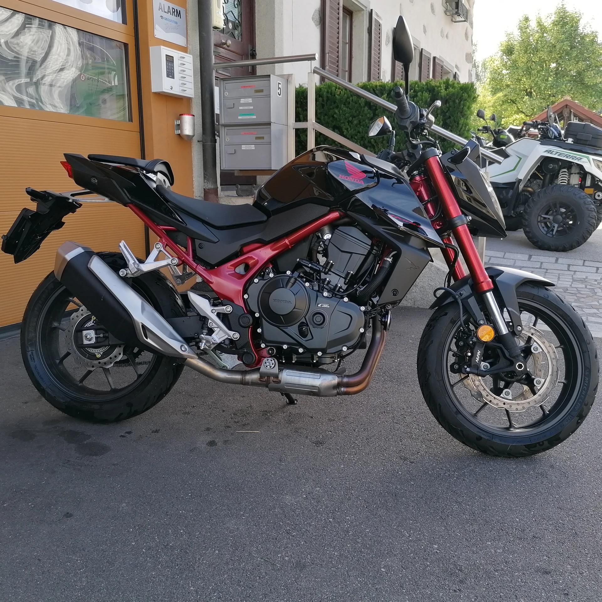 HONDA CB 750 Hornet-image-1