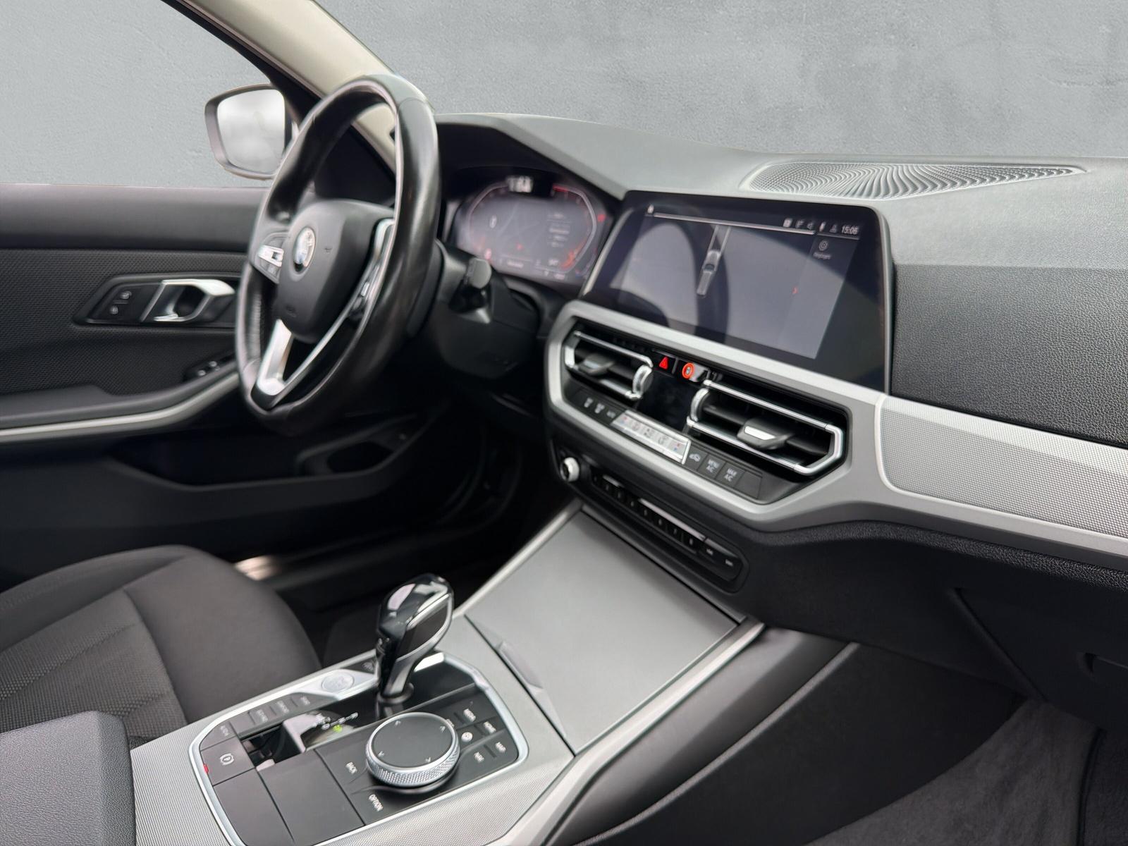 BMW 320d Touring Advantage xDrive G21 AHK-image-13