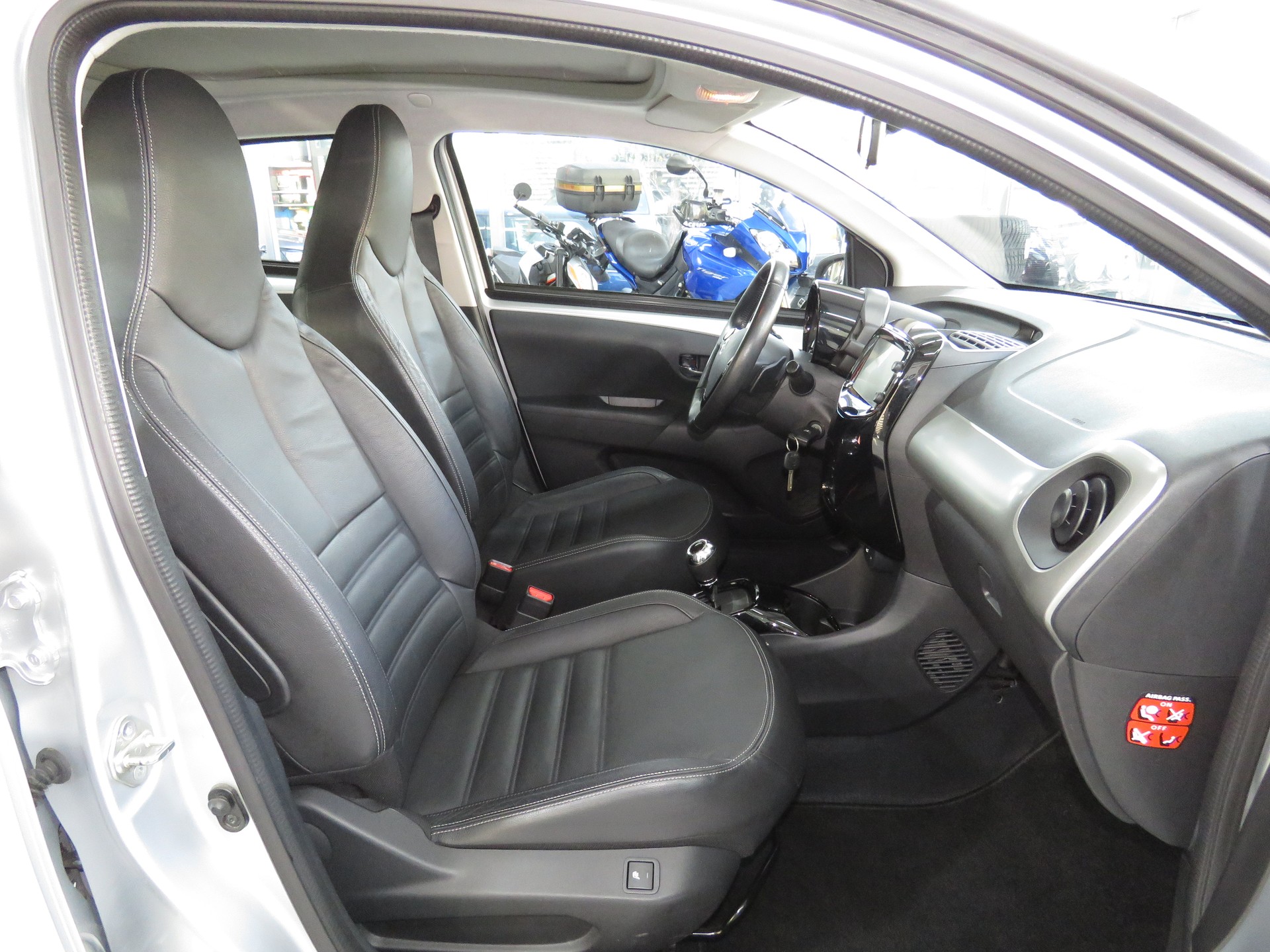 CITROEN C1 1.0 VTi ETG5 Shine Airscape-image-10