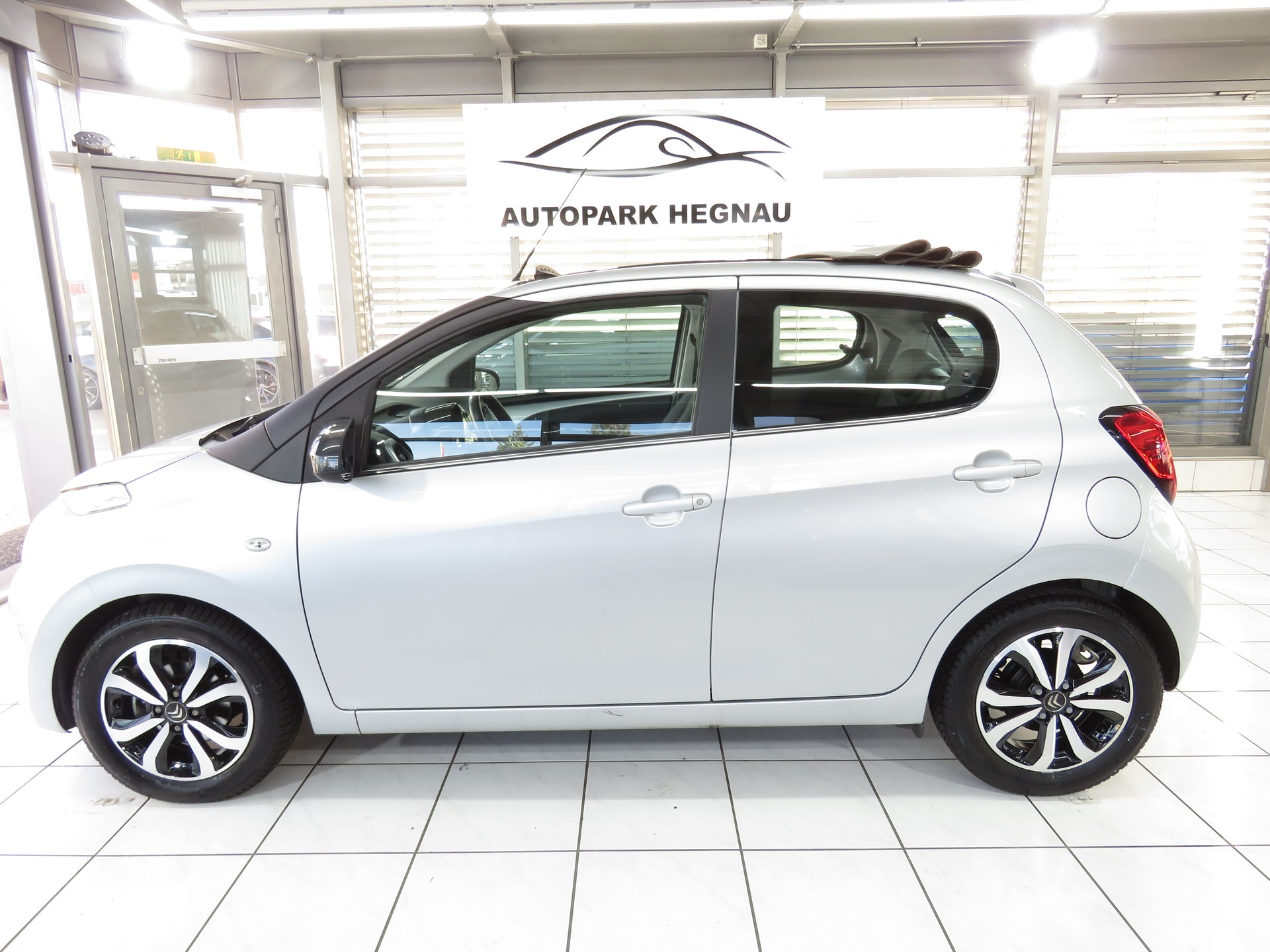 CITROEN C1 1.0 VTi ETG5 Shine Airscape-image-21