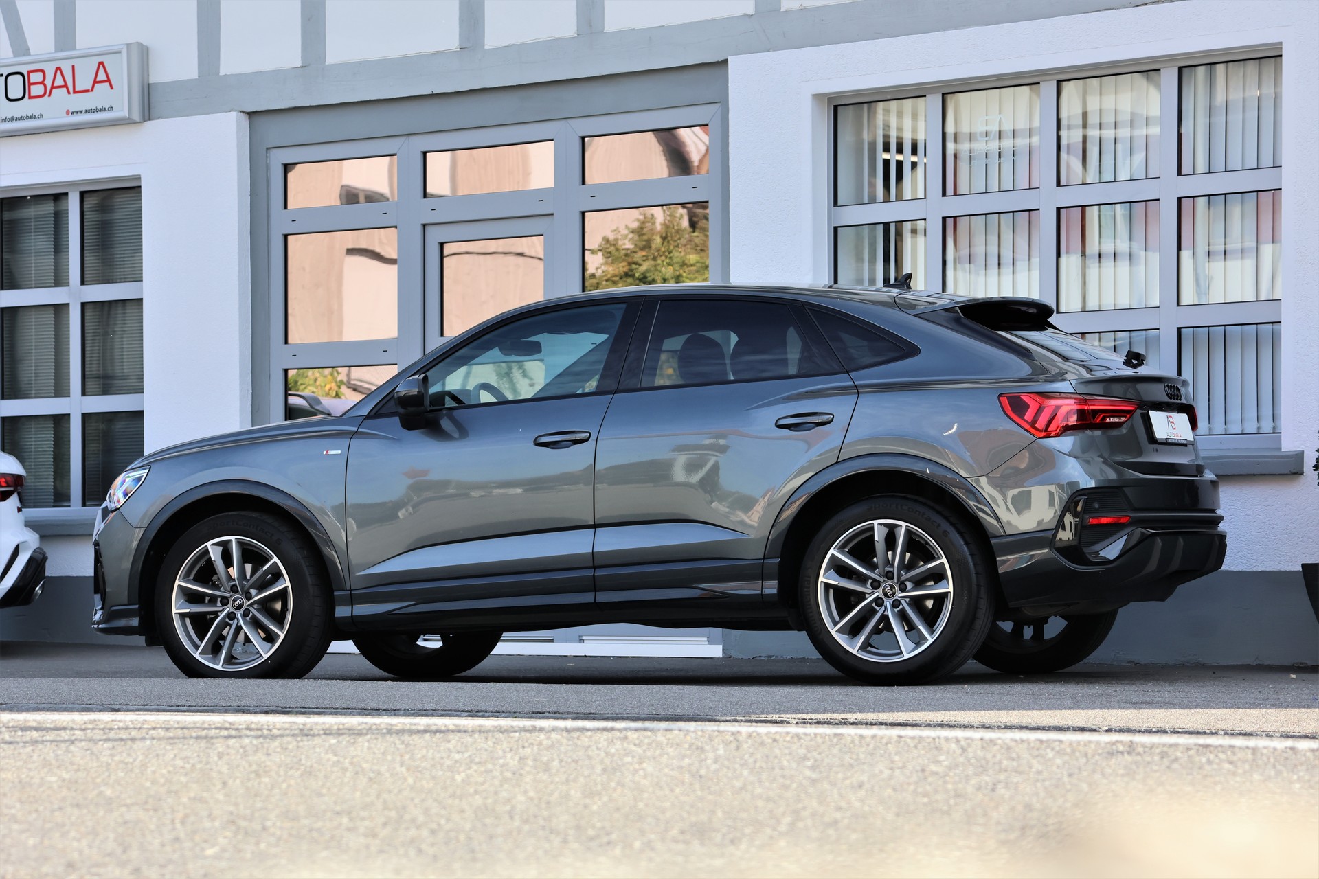 AUDI Q3 Sportback 35 TFSI S line Attraction S-tronic (CH)-showroom-element-3