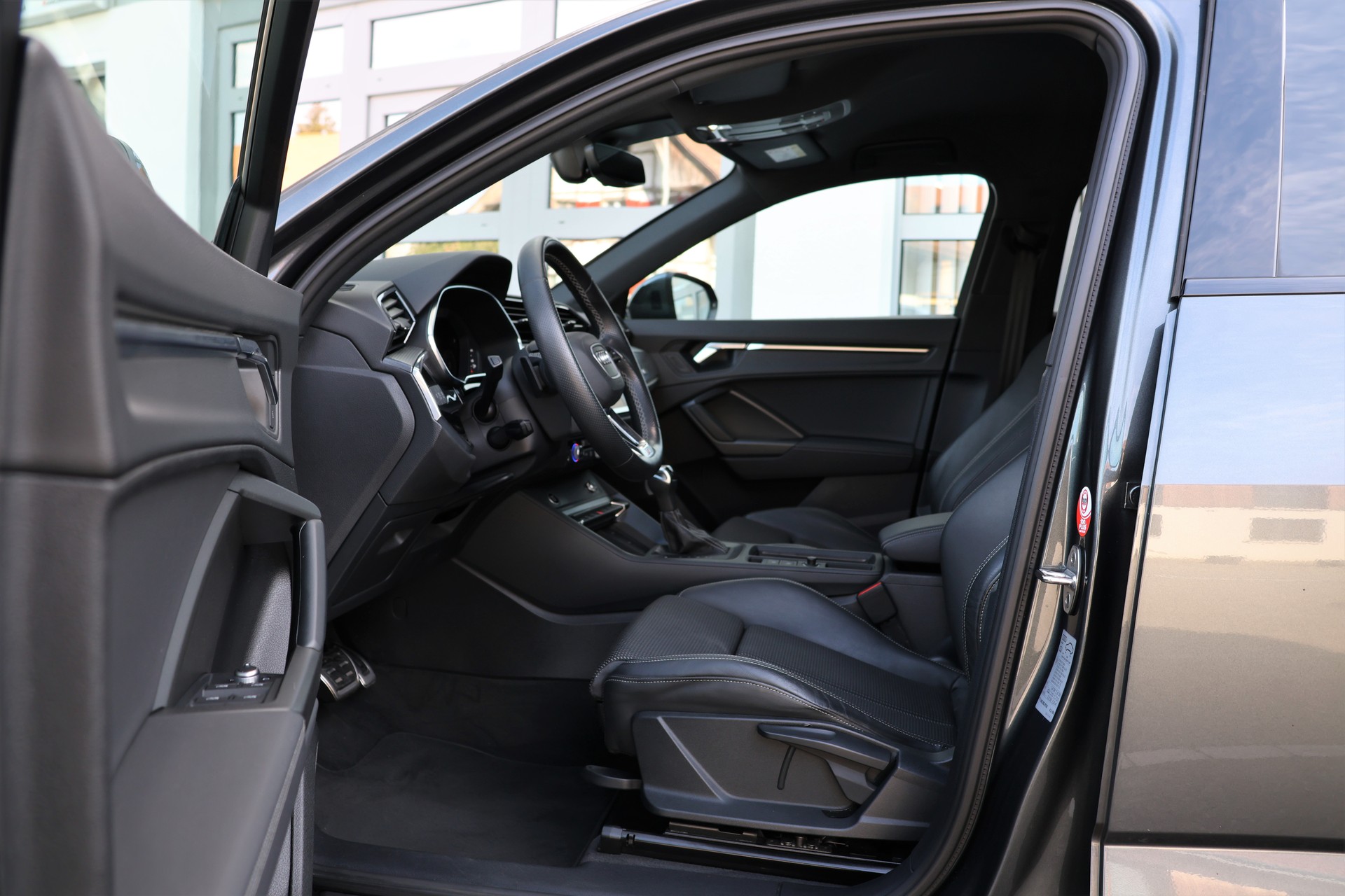 AUDI Q3 Sportback 35 TFSI S line Attraction S-tronic (CH)-image-10