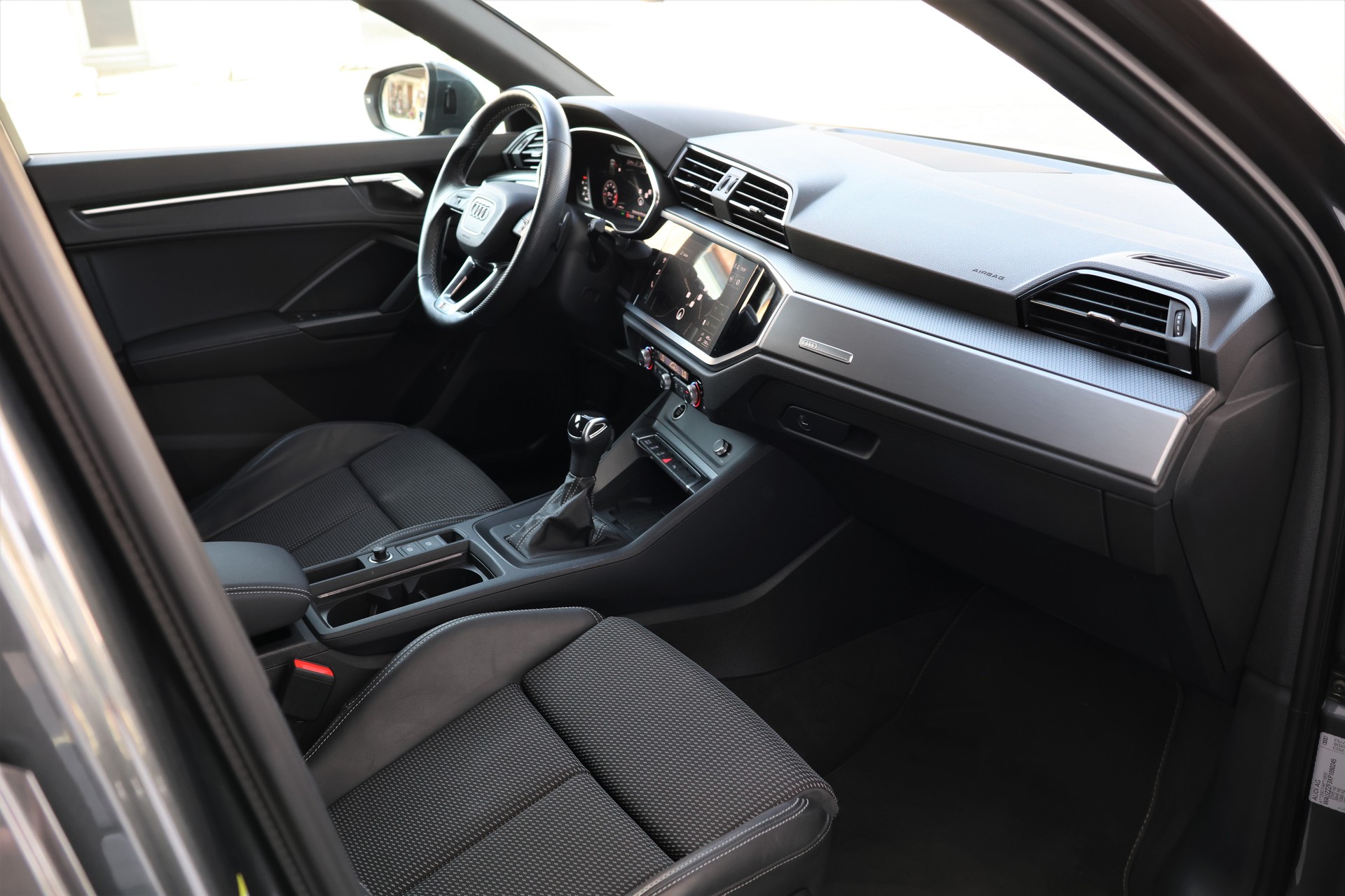 AUDI Q3 Sportback 35 TFSI S line Attraction S-tronic (CH)-image-19