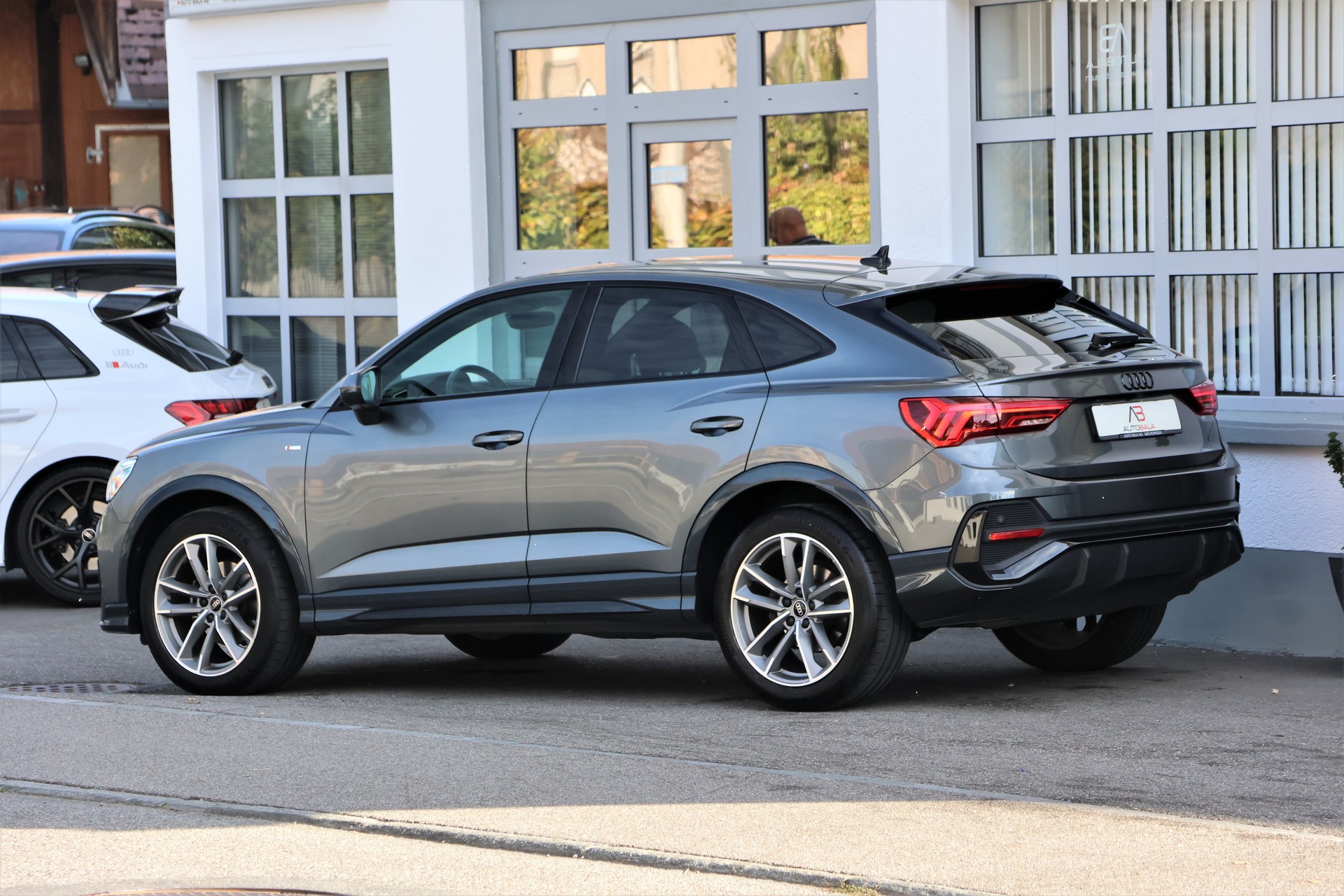 AUDI Q3 Sportback 35 TFSI S line Attraction S-tronic (CH)-image-4