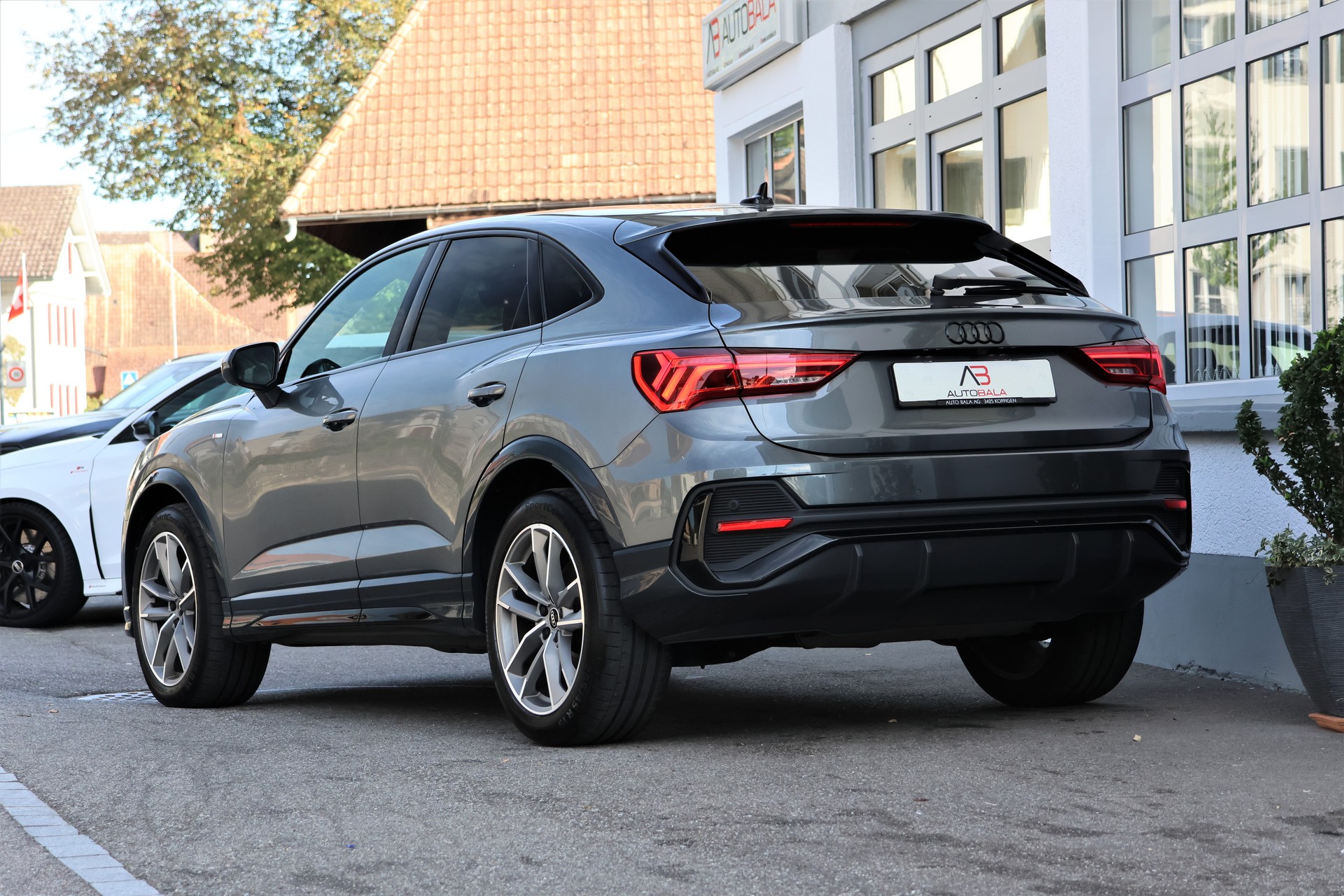 AUDI Q3 Sportback 35 TFSI S line Attraction S-tronic (CH)-showroom-element-2