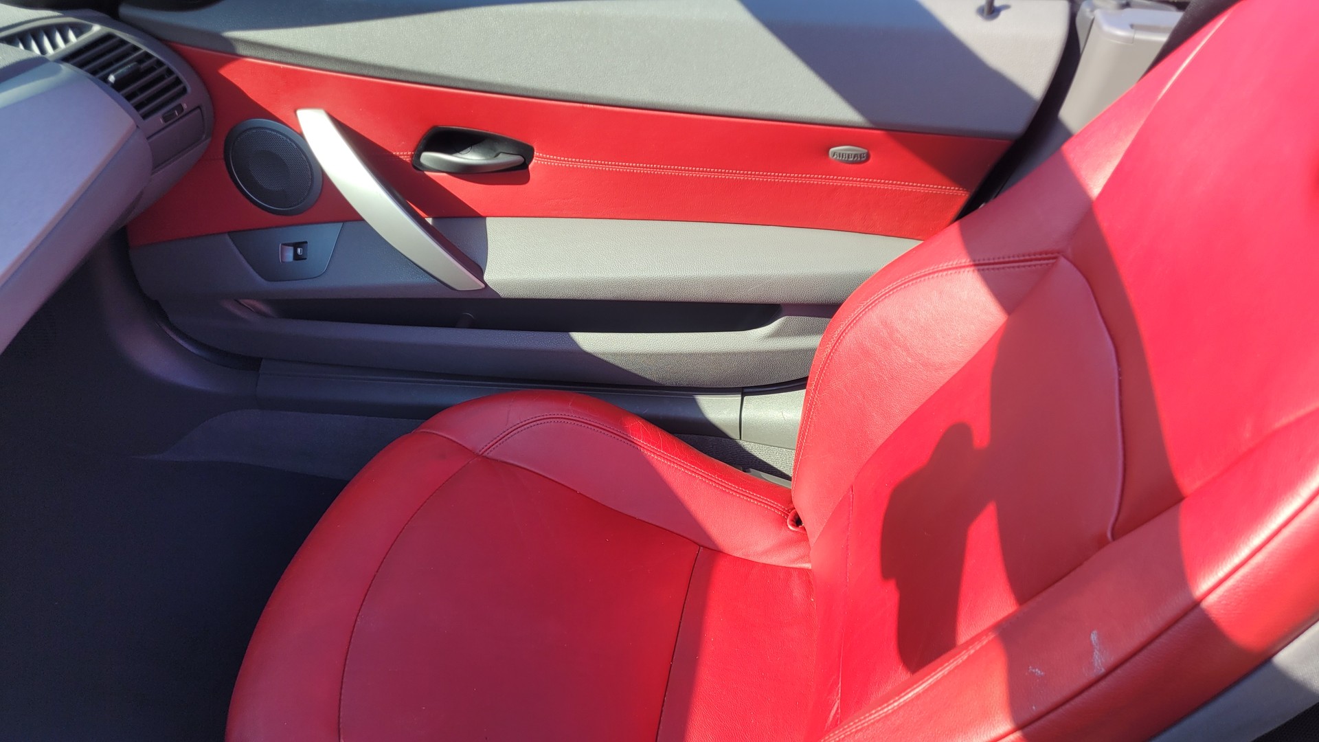 BMW Z4 2.5i Roadster-image-12