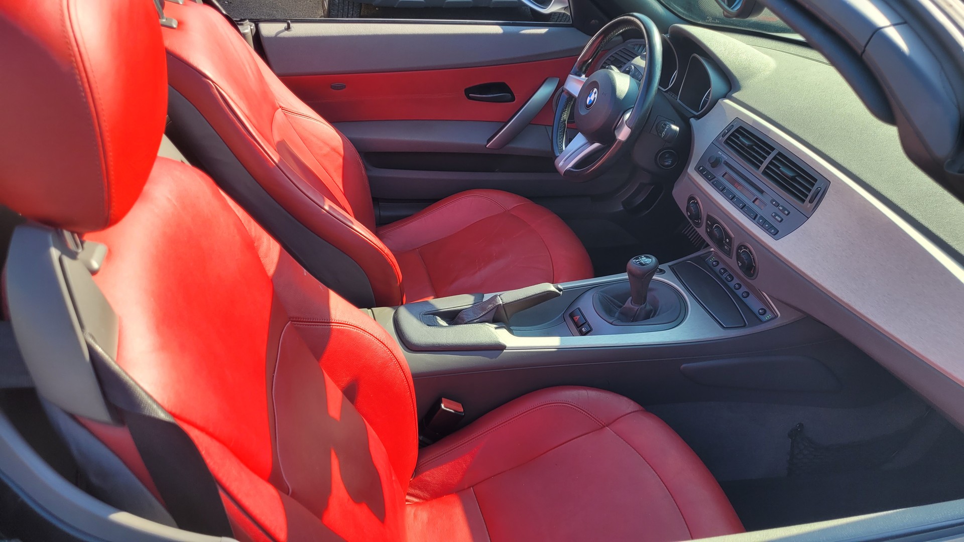 BMW Z4 2.5i Roadster-image-8