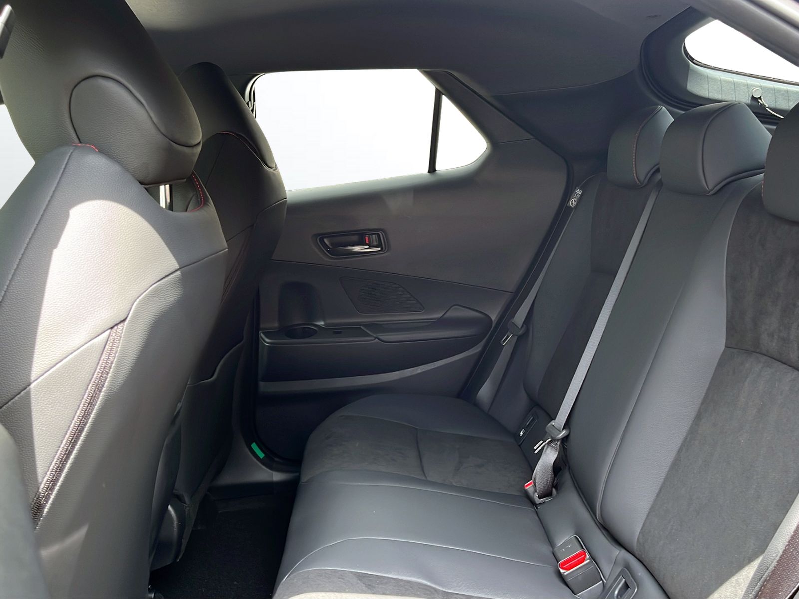 TOYOTA C-HR 2.0 PHEV CVT GR Sport-image-9