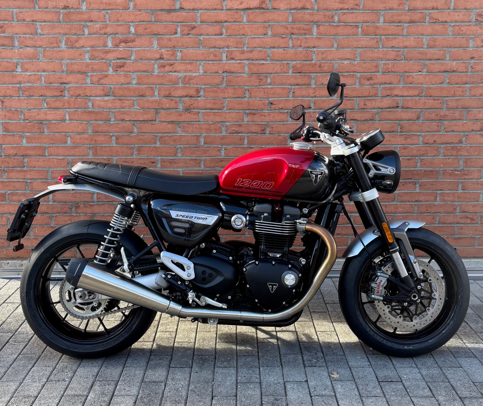 TRIUMPH Speed Twin 1200