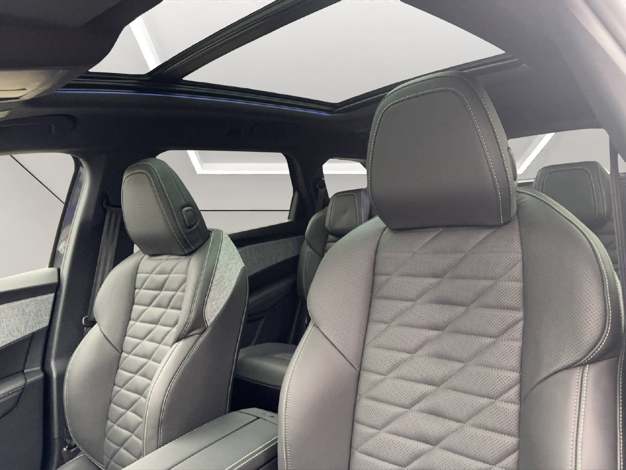 PEUGEOT 5008 1.2 Hybrid GT-image-12
