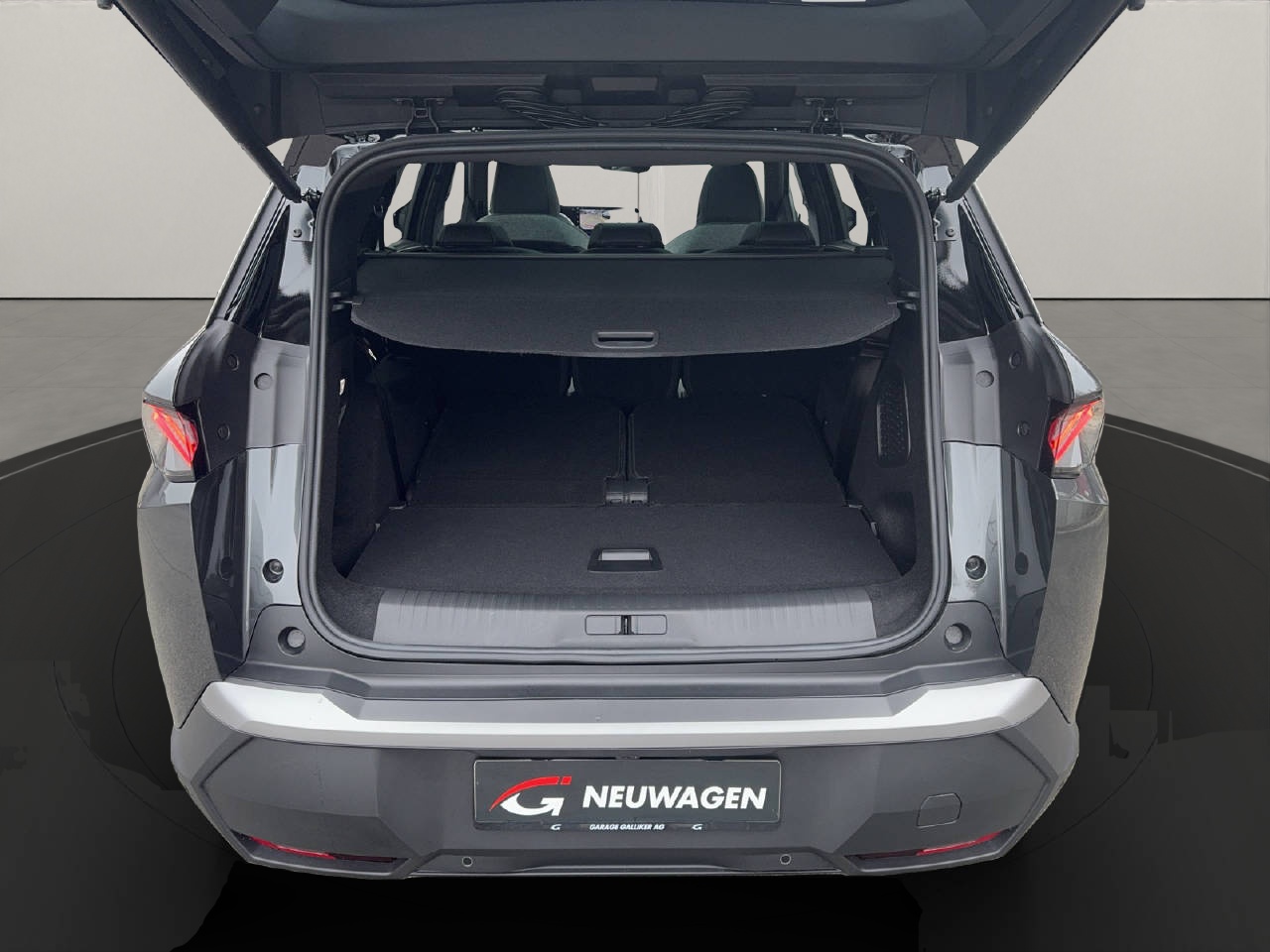 PEUGEOT 5008 1.2 Hybrid GT-showroom-element-3